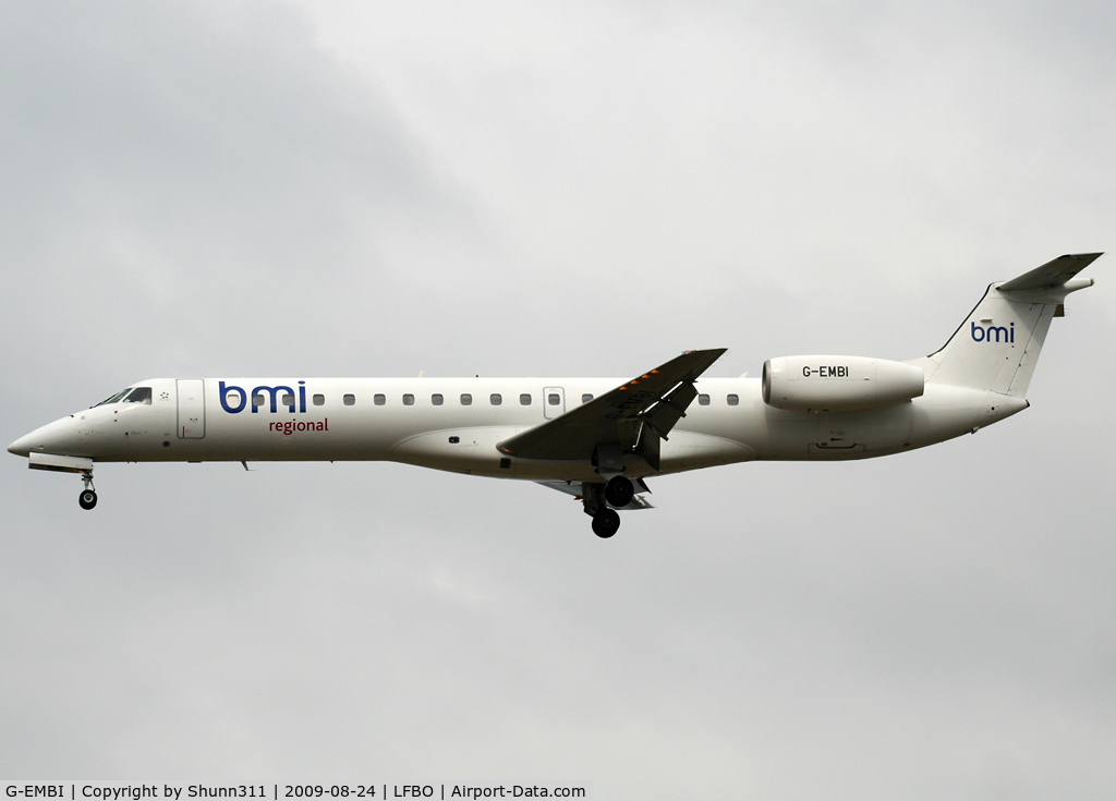 G-EMBI, 1999 Embraer EMB-145EU (ERJ-145EU) C/N 145126, Landing rwy 32L