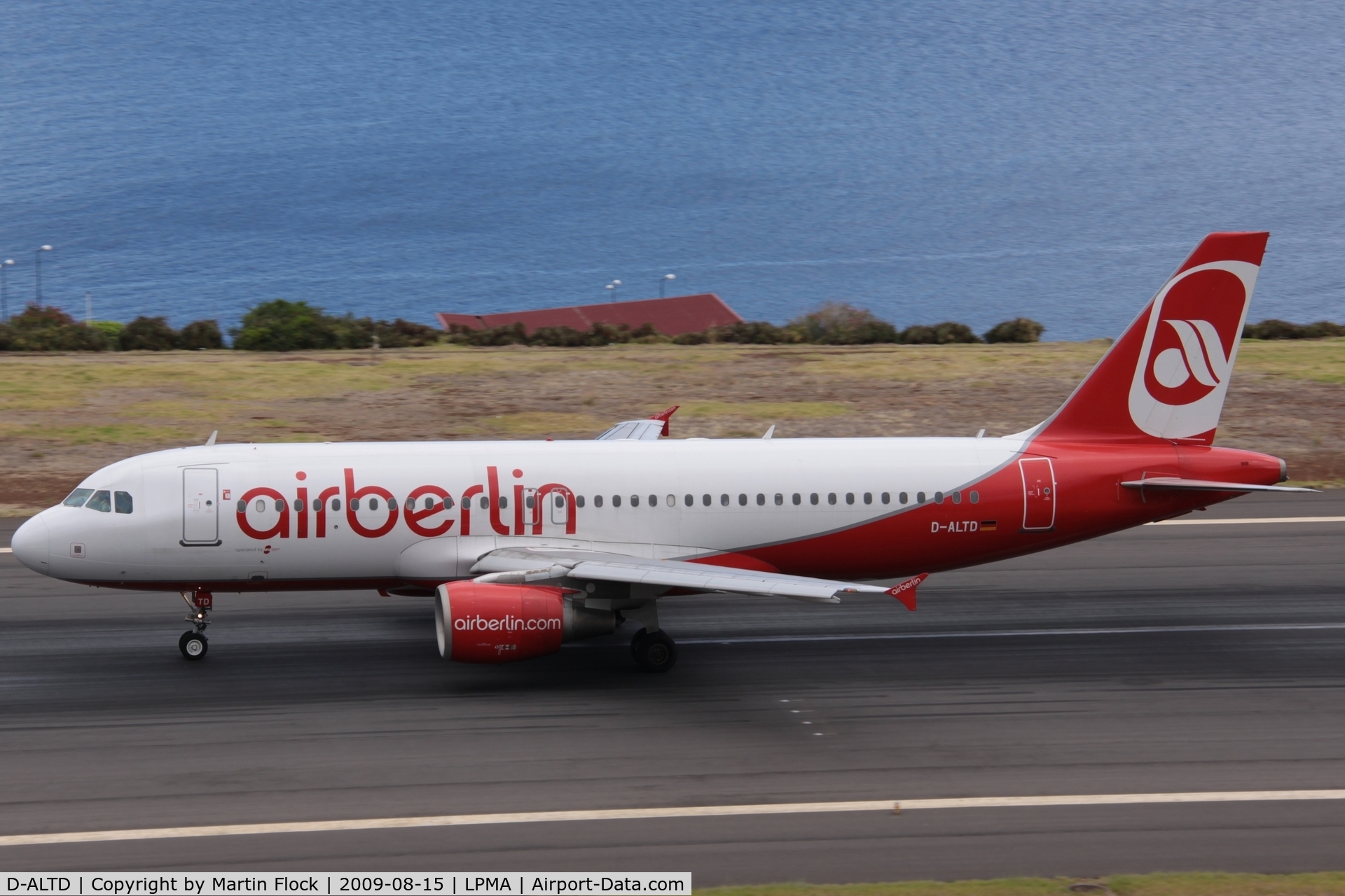 D-ALTD, 2001 Airbus A320-214 C/N 1493, .