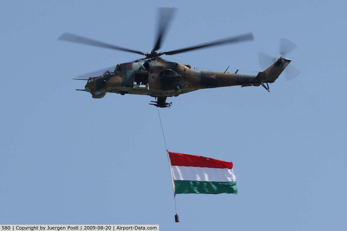 580, 1985 Mil Mi-24D Hind D C/N K220580, Red Bull Air Race Budapest 2009 - Hungary Air Force - Mil Mi-24E