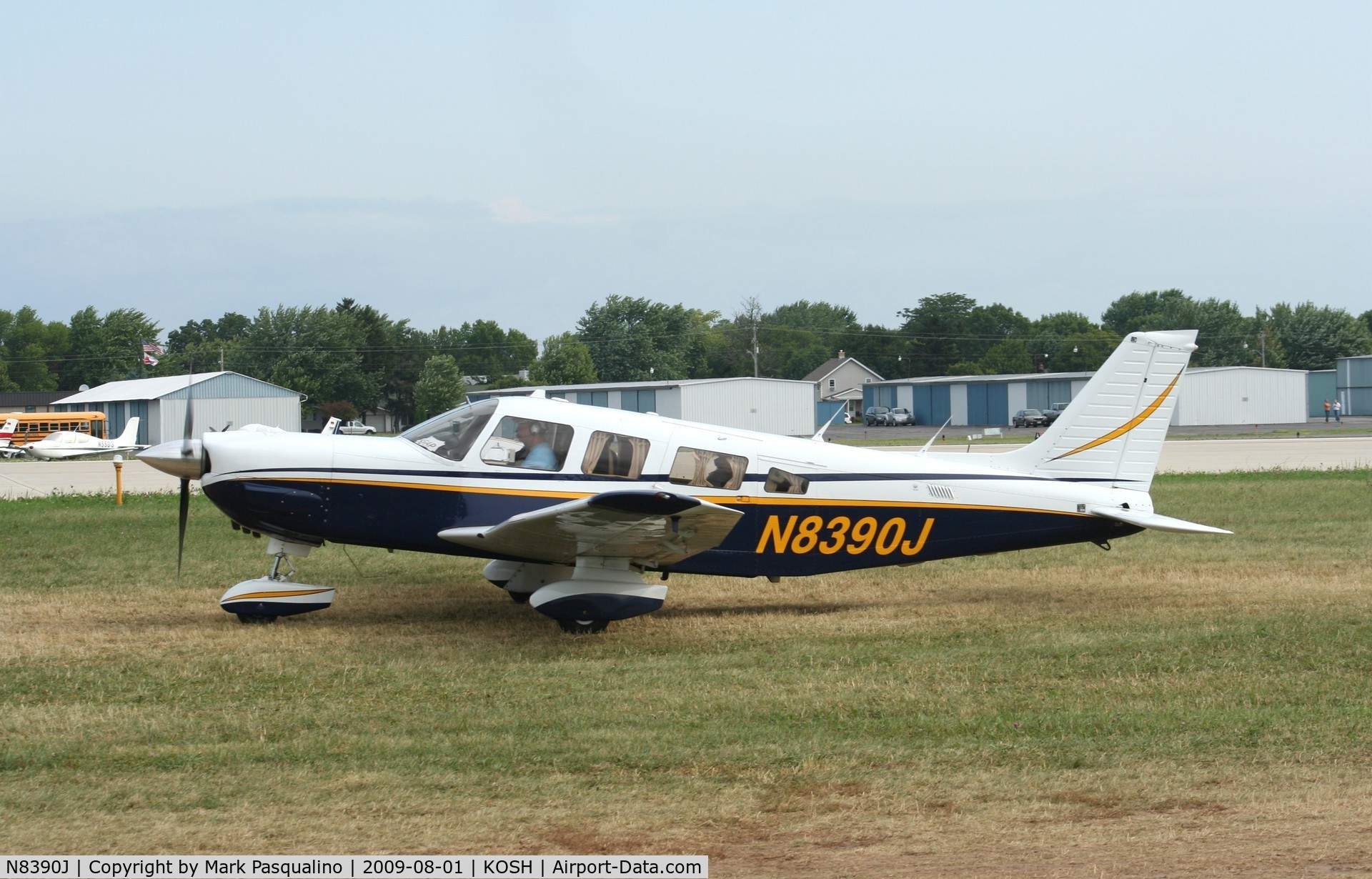 N8390J, 1981 Piper PA-32-301 Saratoga C/N 32-8106083, Piper PA-32-301