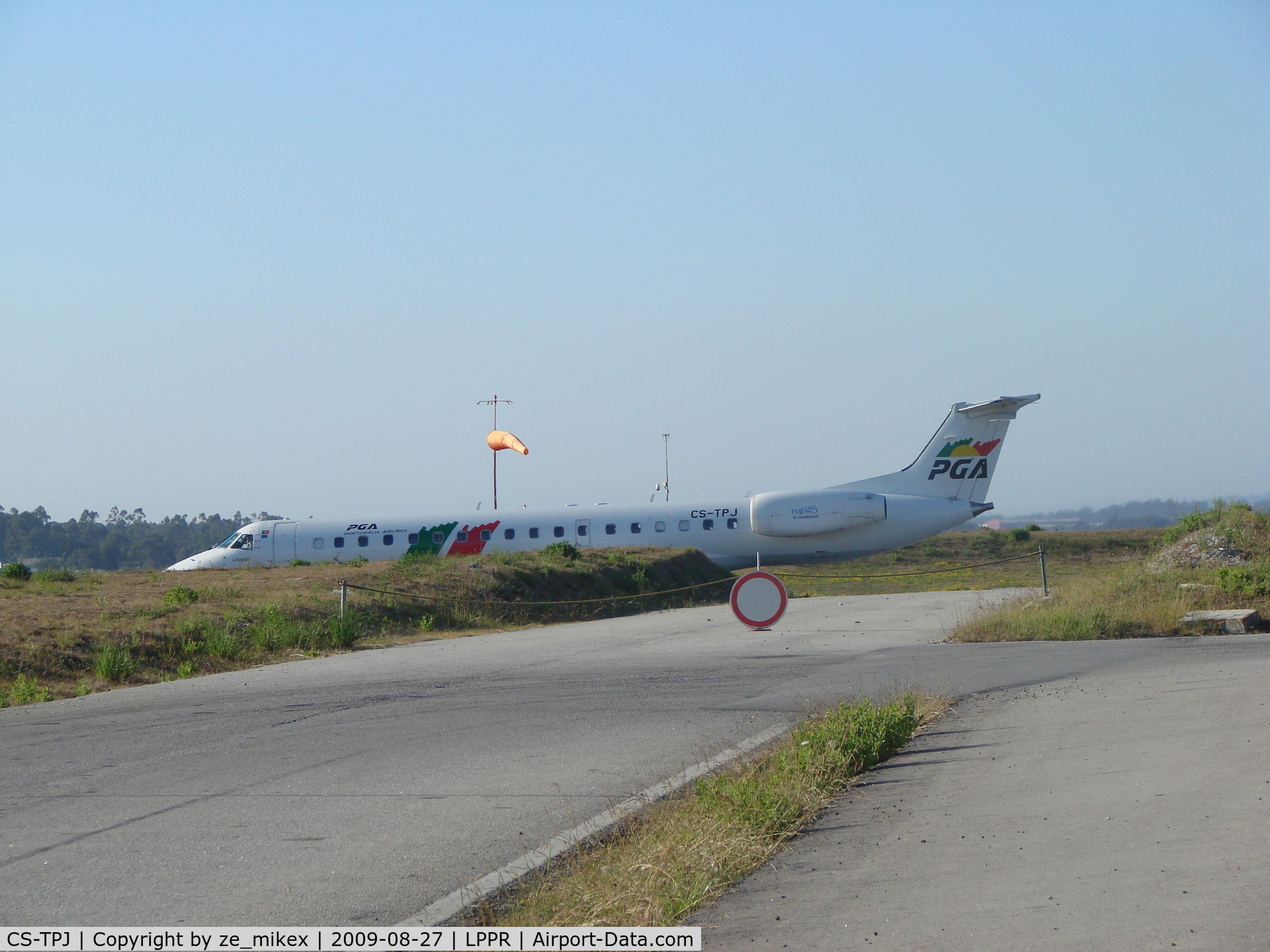 CS-TPJ, 1997 Embraer EMB-145EP (ERJ-145EP) C/N 145036, Portugalia taking off