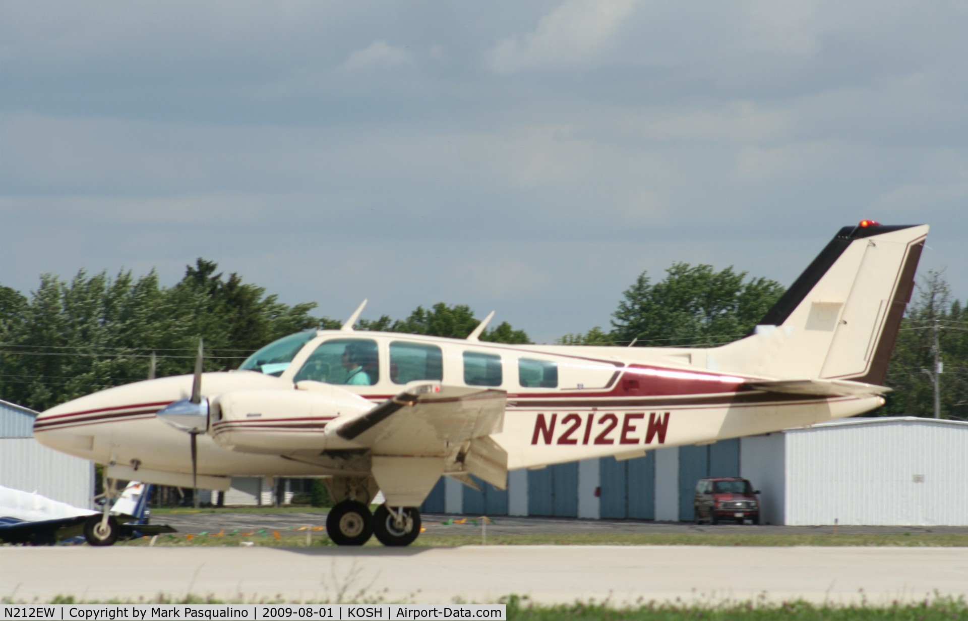 N212EW, 1977 Beech 58 Baron C/N TH-831, Beech 58