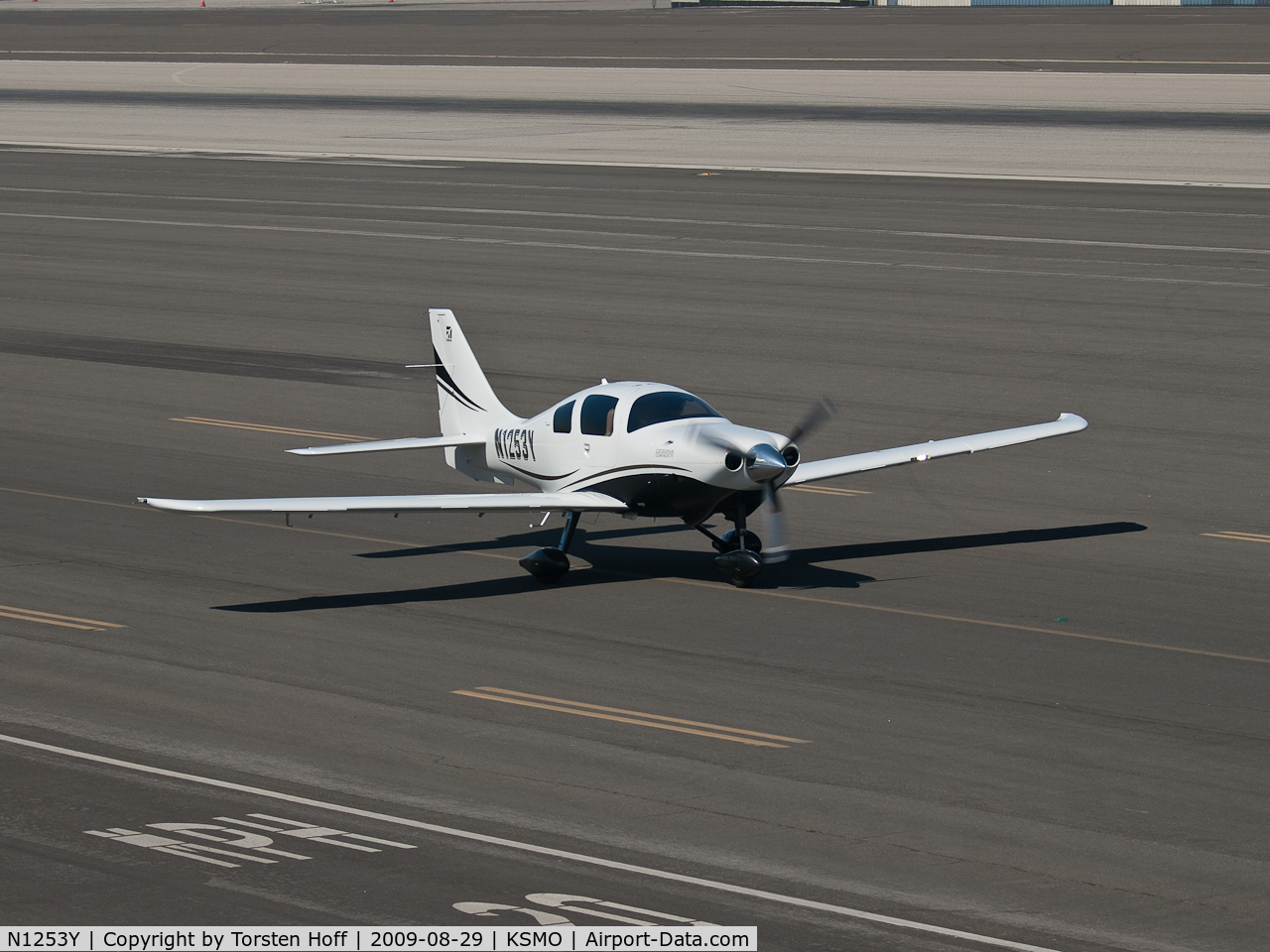 N1253Y, Cessna LC41-550FG C/N 411133, N1253Y taxiing
