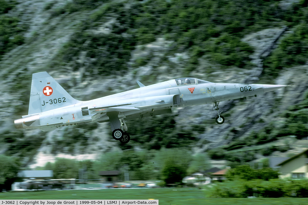 J-3062, 1983 Northrop F-5E Tiger II C/N L.1062, Landing in the narrow Rhone Valley was one of the challenges when flying in and out Turtmann.