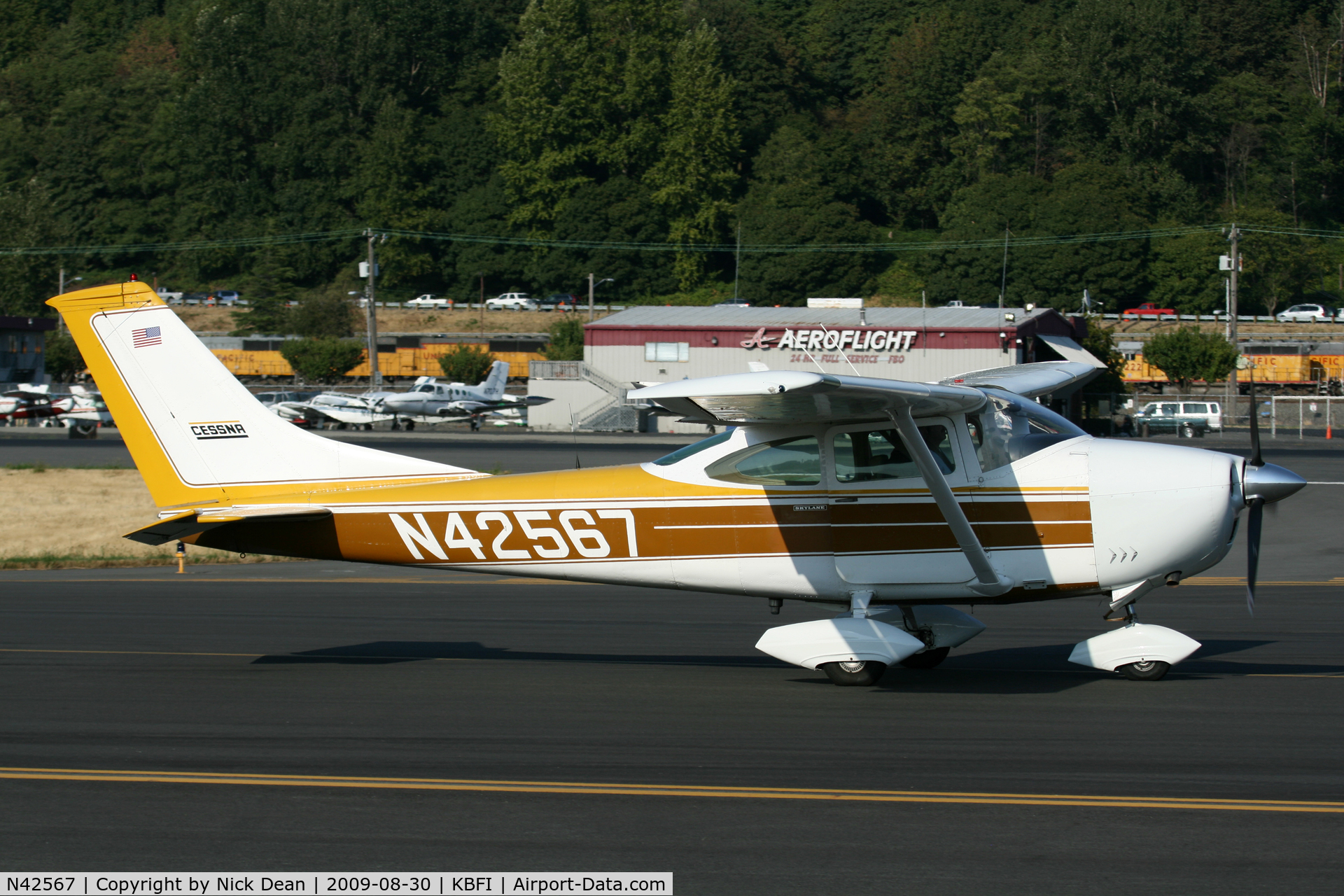 N42567, 1968 Cessna 182L Skylane C/N 18259081, KBFI