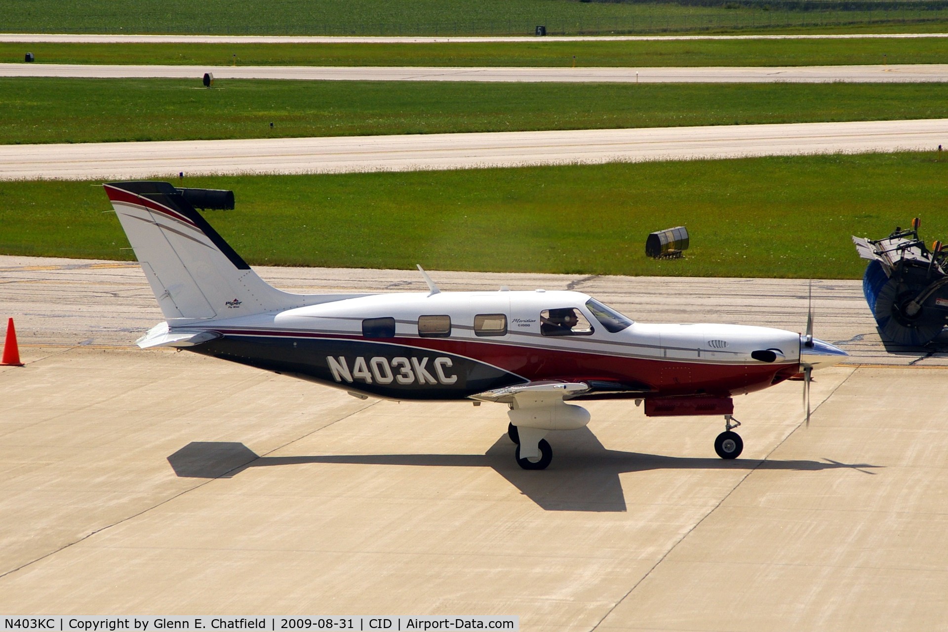 N403KC, Piper PA-46-500TP C/N 4697403, Taxiing in to Landmark FBO.