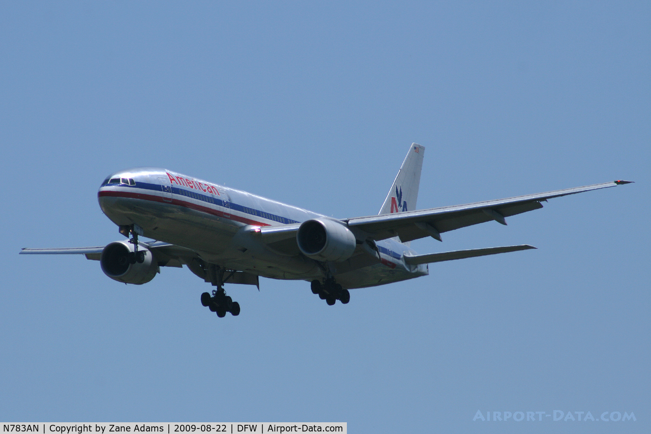 N783AN, 2000 Boeing 777-223 C/N 30004, American Airlines landing at DFW