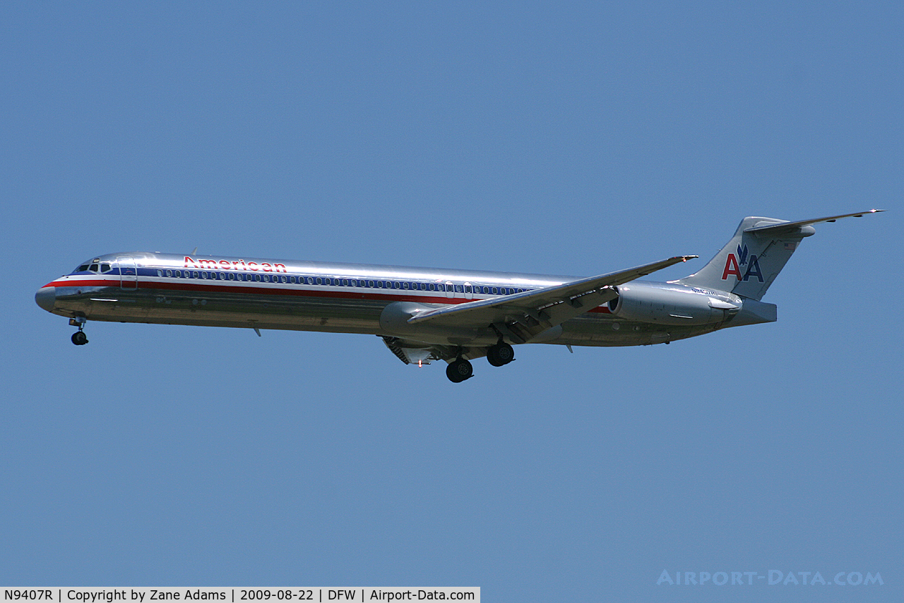 N9407R, 1987 McDonnell Douglas MD-83 (DC-9-83) C/N 49400, American Airlines landing at DFW