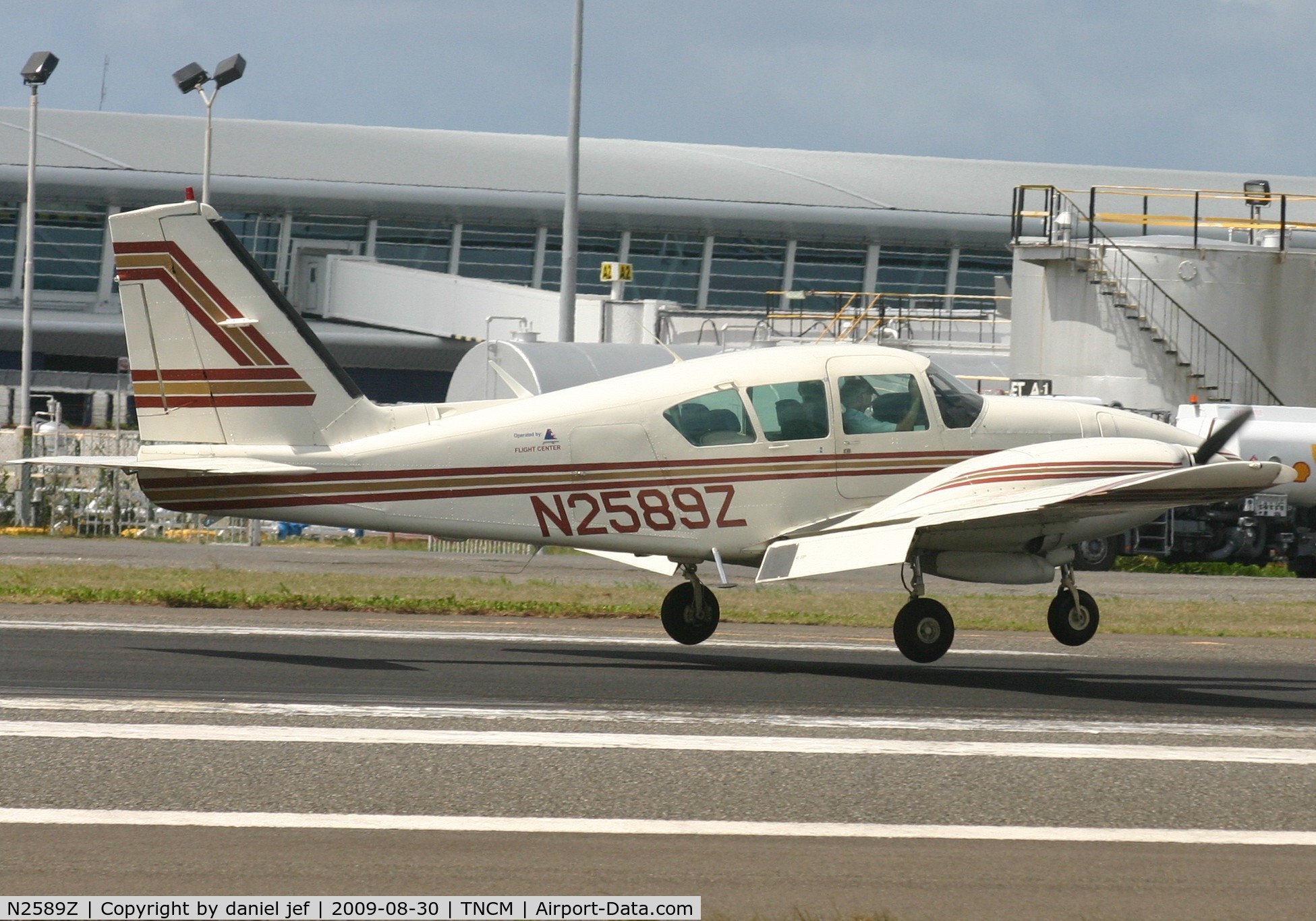 N2589Z, 1980 Piper PA-23-250 Aztec C/N 27-8154006, landing on a short stop over