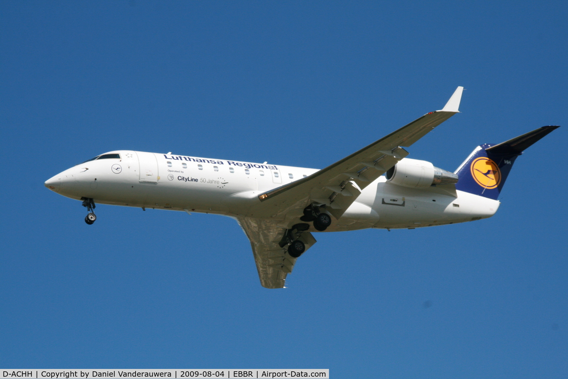 D-ACHH, 2000 Bombardier CRJ-200LR (CL-600-2B19) C/N 7449, flight LH4604 is descending to rwy 25R