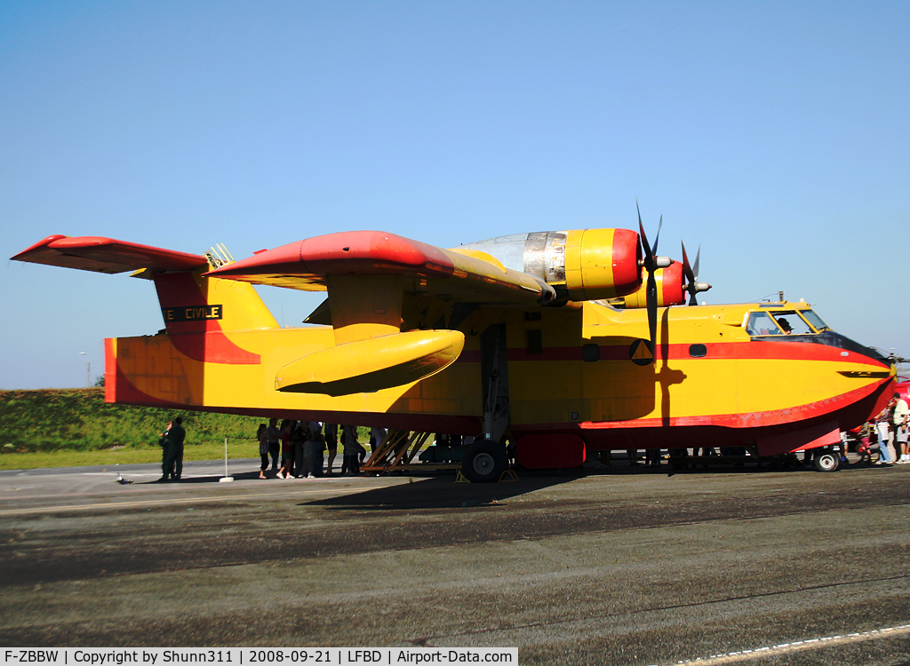 F-ZBBW, Canadair CL-215-II (CL-215-1A10) C/N 1047, Preserved at the CAEA Museum