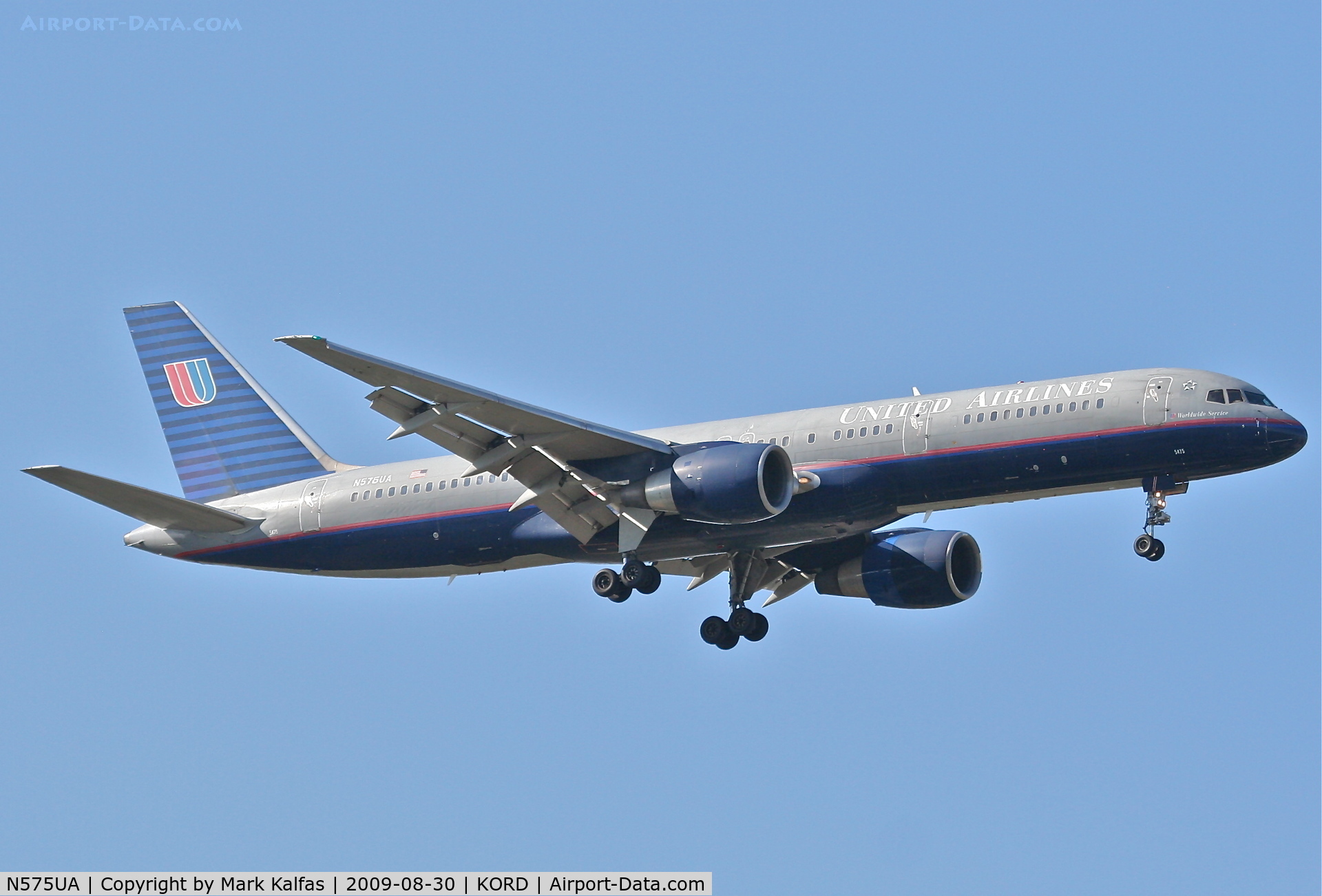 N575UA, 1993 Boeing 757-222 C/N 26689, United Airlines Boeing 757-222, N575UA final RWY 10 KORD