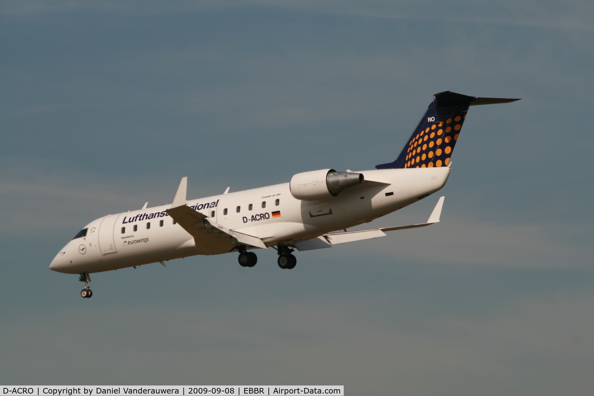 D-ACRO, 2001 Canadair CRJ-200LR (CL-600-2B19) C/N 7494, flight LH4642 is descending to rwy 25L