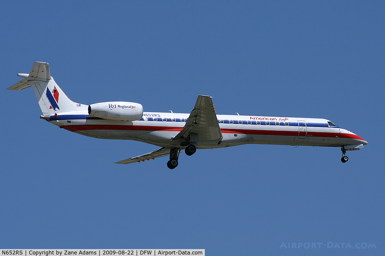 N652RS, 2001 Embraer ERJ-145LR (EMB-145LR) C/N 145432, American Eagle landing at DFW