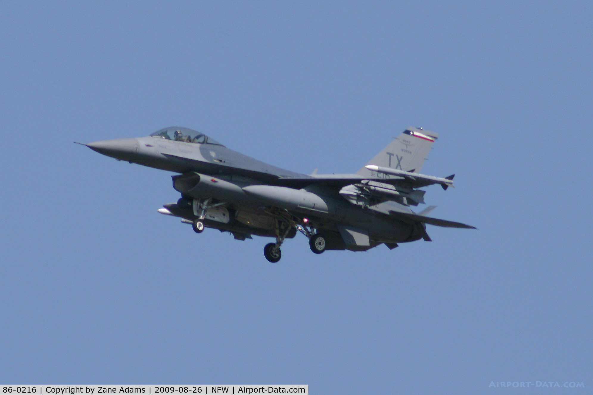 86-0216, 1986 General Dynamics F-16C Fighting Falcon C/N 5C-322, Texas ANG F-16 landing at NAS Fort Worth