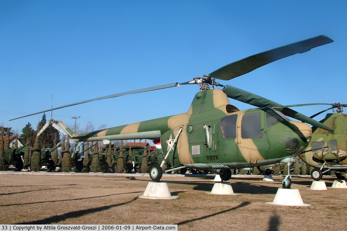 33, 1961 Mil Mi-1M C/N W01033, This disguising painting was not in a system the Mi-1 on helicopters in Hungarian Airforce. A painting sample found its way out only.