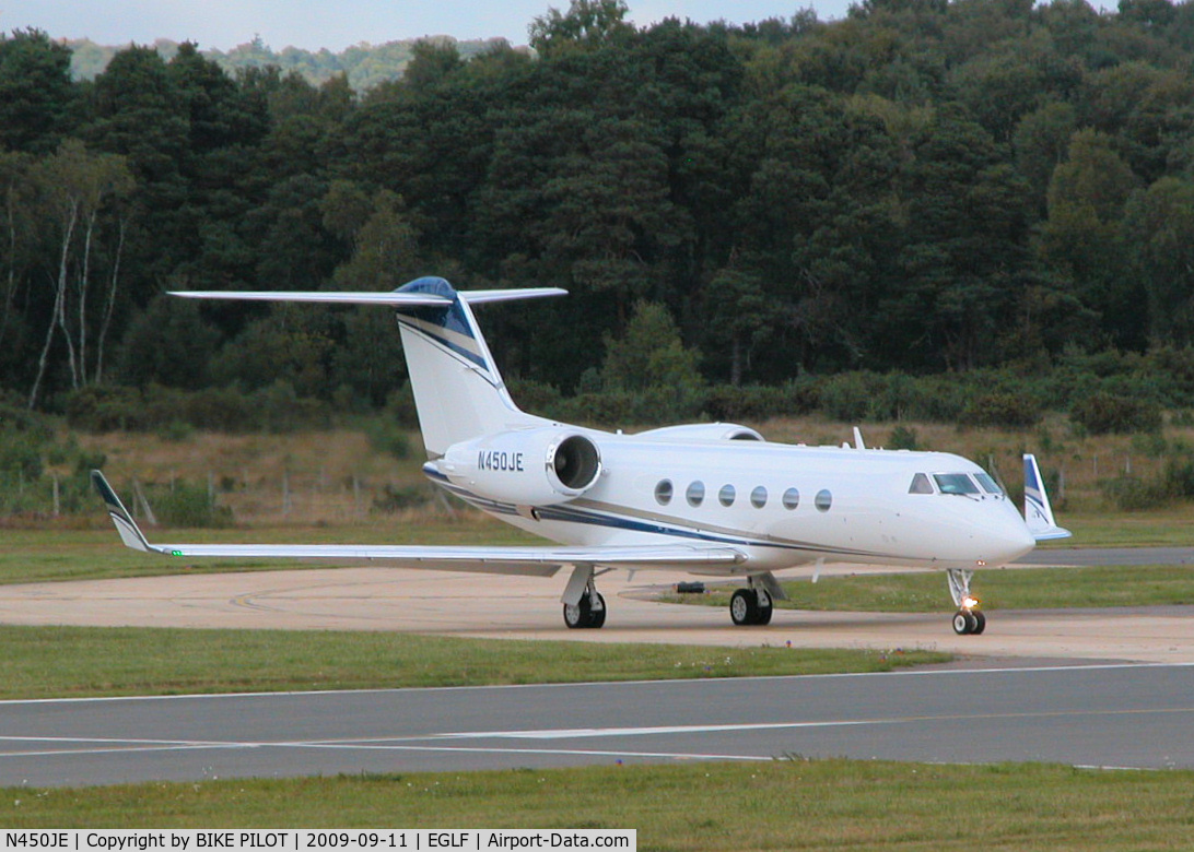 N450JE, 1993 Gulfstream Aerospace Gulfstream IV-SP C/N 1233, ABOUT TO ENTER RWY 26