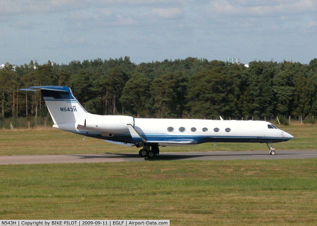 N543H, 2002 Gulfstream Aerospace G-V C/N 688, LINED UP RWY 26