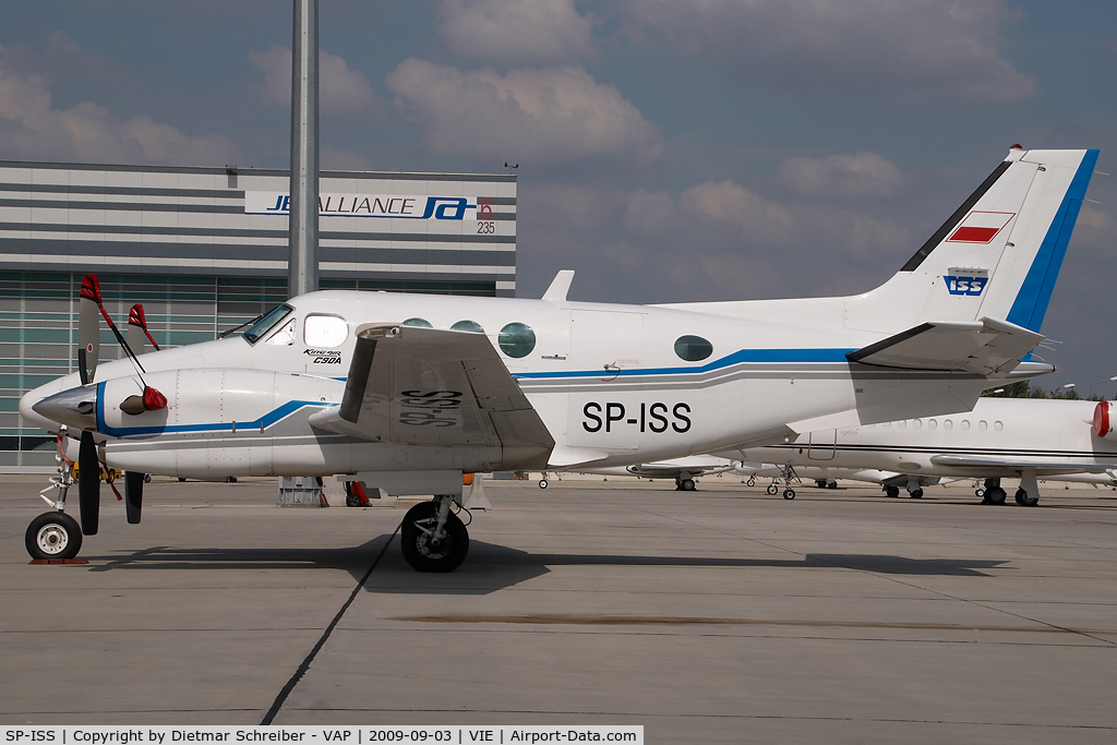 SP-ISS, 1991 Beech C90A King Air C/N LJ-1285, Beech 90 King Air