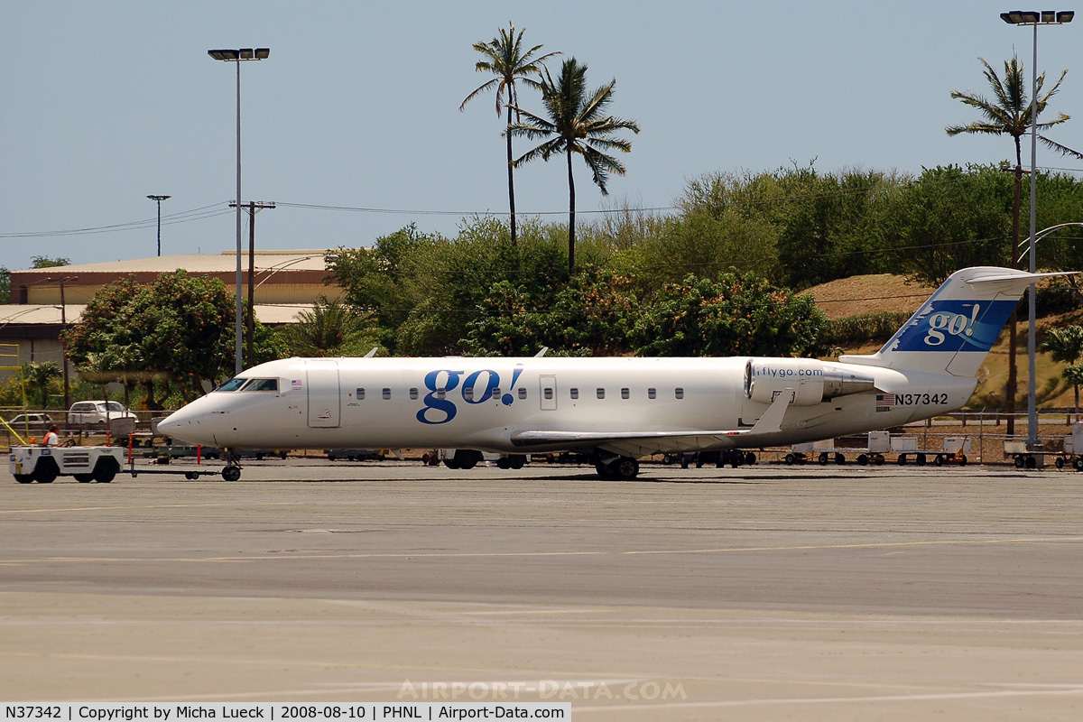 N37342, 1999 Bombardier CRJ-200LR (CL-600-2B19) C/N 7342, At Honolulu