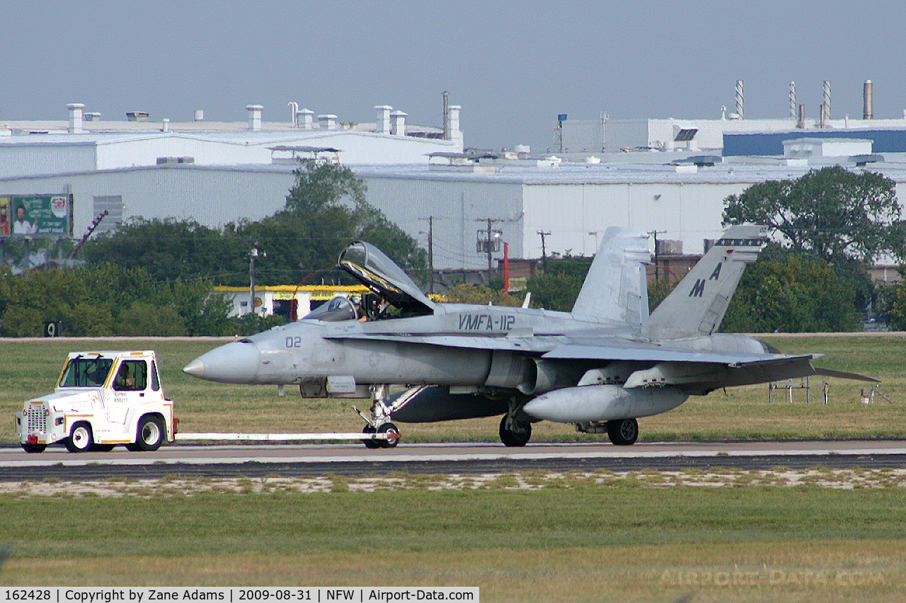 162428, McDonnell Douglas F/A-18A Hornet C/N 0271/A217, Ladning at Navy Fort Worth