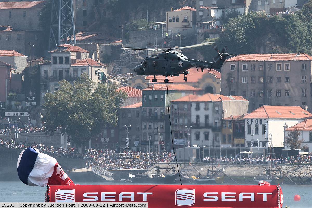 19203, 1993 Westland Super Lynx Mk.95 C/N 375, Red Bull Air Race Porto 2009 - Portugal Navy - Westland WG-13 Lynx Mk95