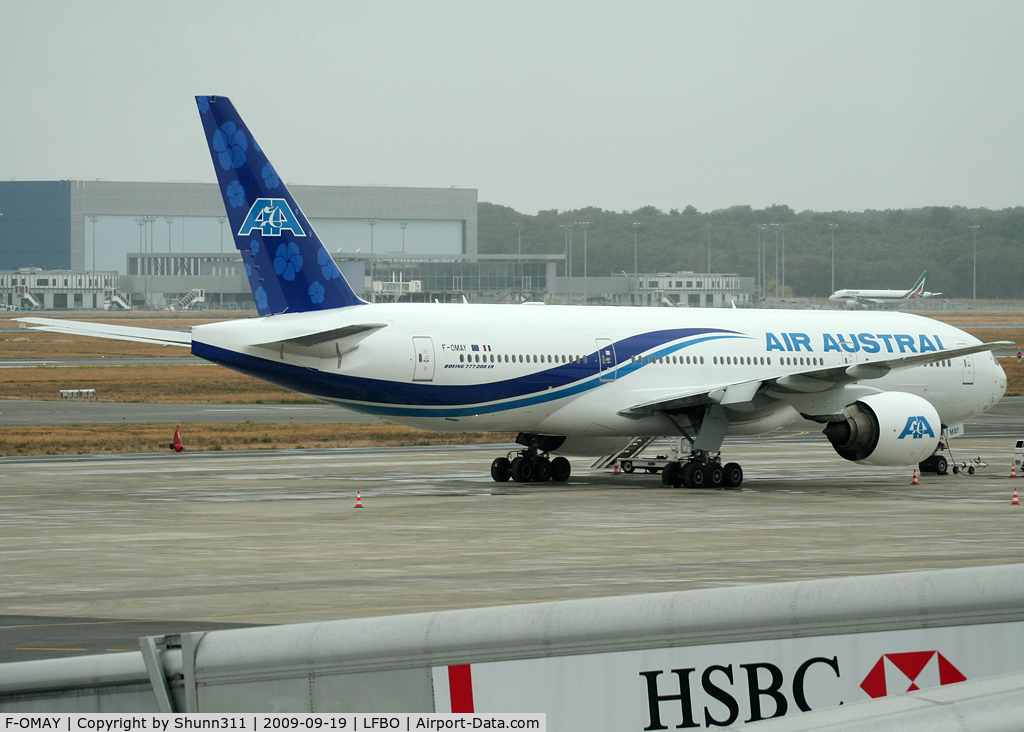 F-OMAY, 2005 Boeing 777-2Q8/ER C/N 29402, Stand Victor 11 with new livery