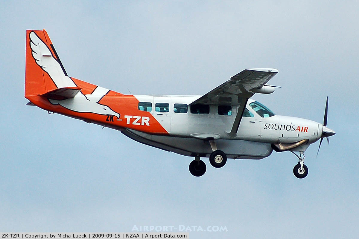 ZK-TZR, 2002 Cessna 208 Caravan I C/N 20800360, At Auckland