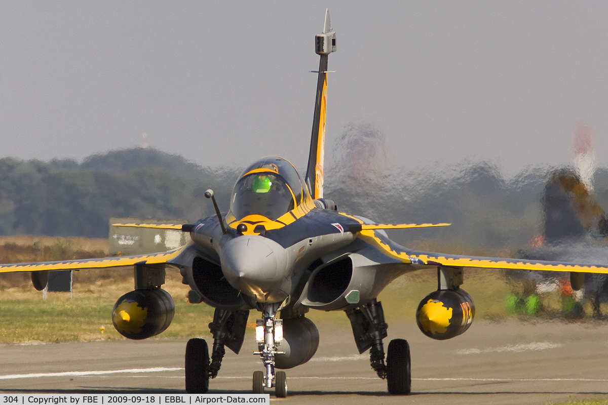 304, Dassault Rafale B C/N 304, head on shot of Rafale B 118-EB while taxying to the active