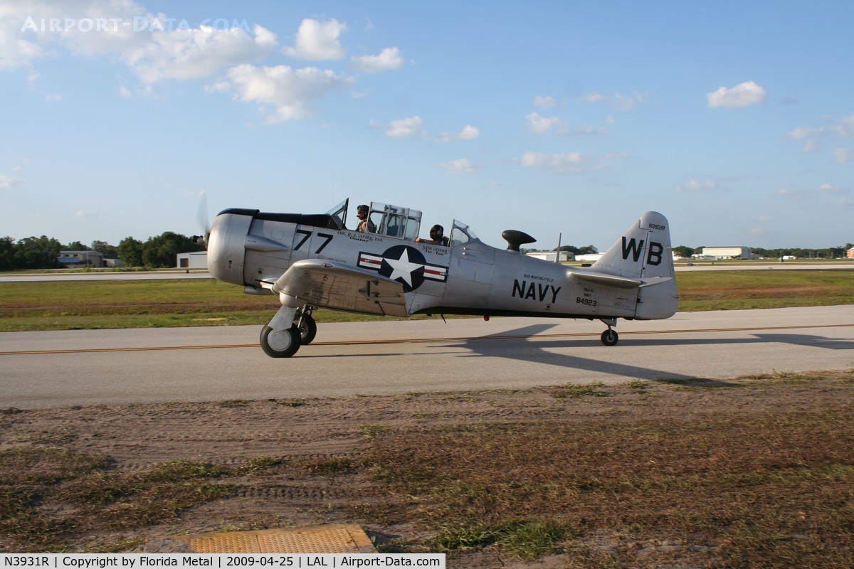 N3931R, North American AT-6B Texan C/N 84-923, AT-6