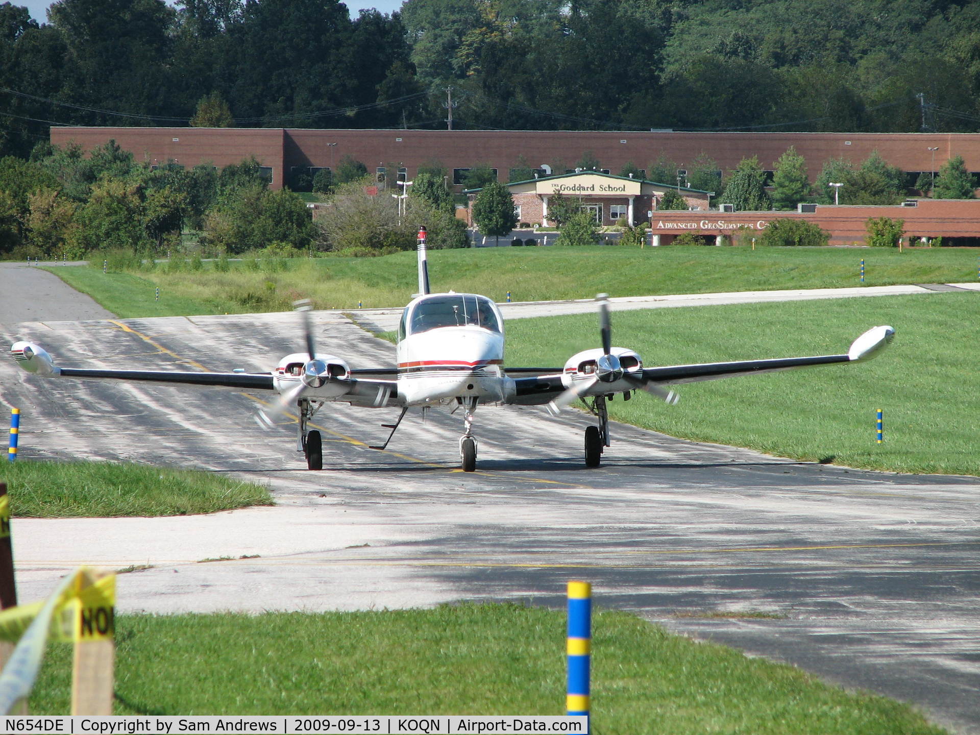 N654DE, 1978 Cessna T310R C/N 310R1428, Just landed taxiing around