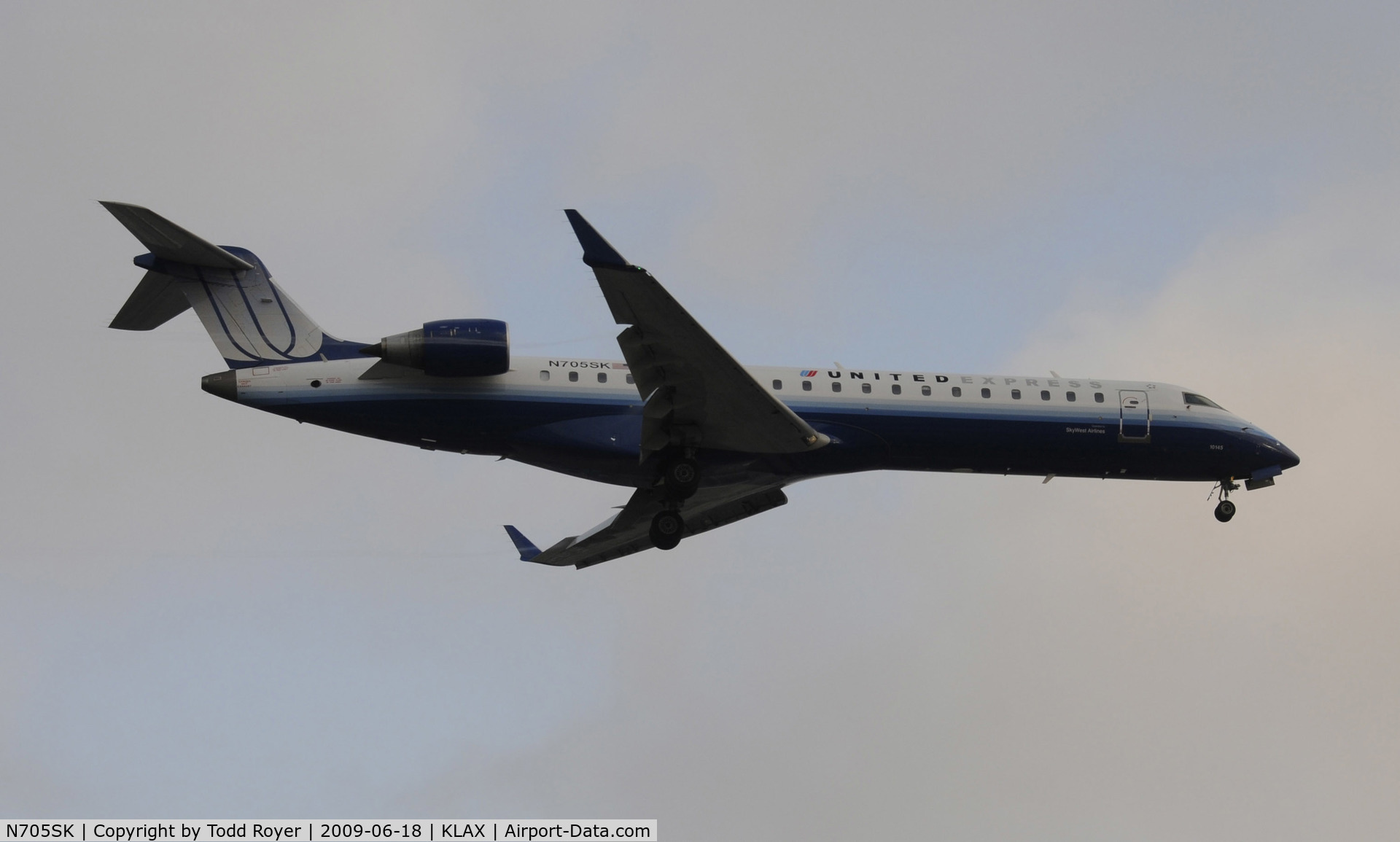 N705SK, 2004 Bombardier CRJ-701 (CL-600-2C10) Regional Jet C/N 10145, Landing 24R at LAX