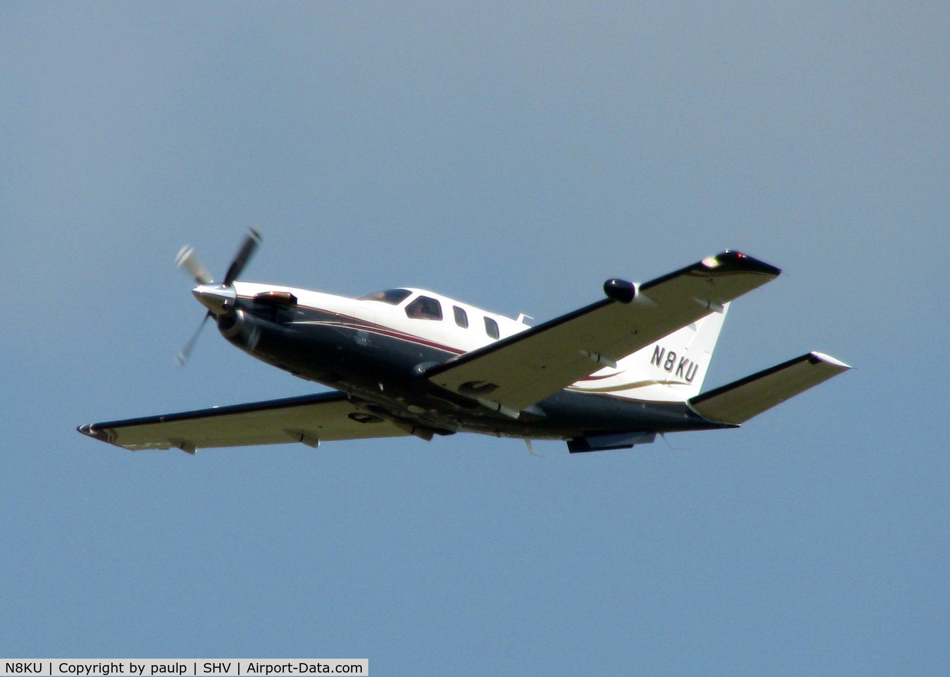N8KU, 2004 Socata TBM-700 C/N 304, Off of runway 23 at Shreveport Regional.