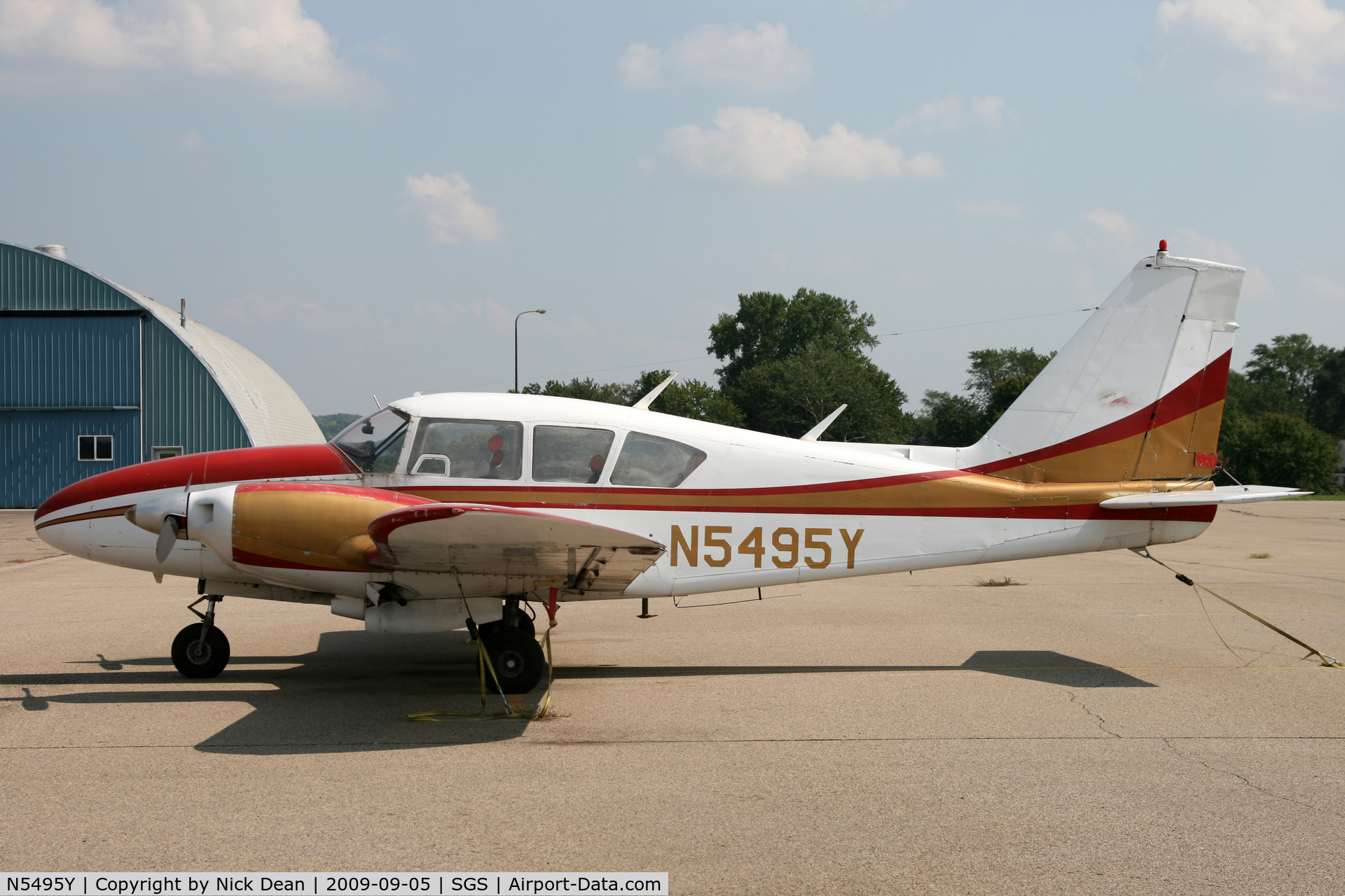 N5495Y, 1964 Piper PA-23-250 C/N 27-2588, KSGS