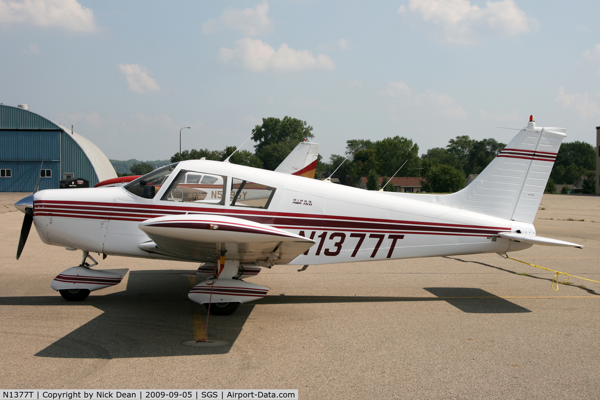 N1377T, 1972 Piper PA-28-140 C/N 28-7225487, KSGS
