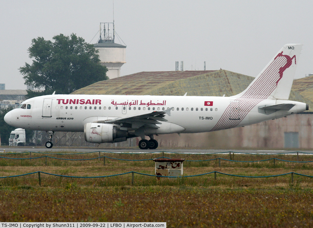 TS-IMO, 2001 Airbus A319-114 C/N 1479, Ready to take off rwy 32R