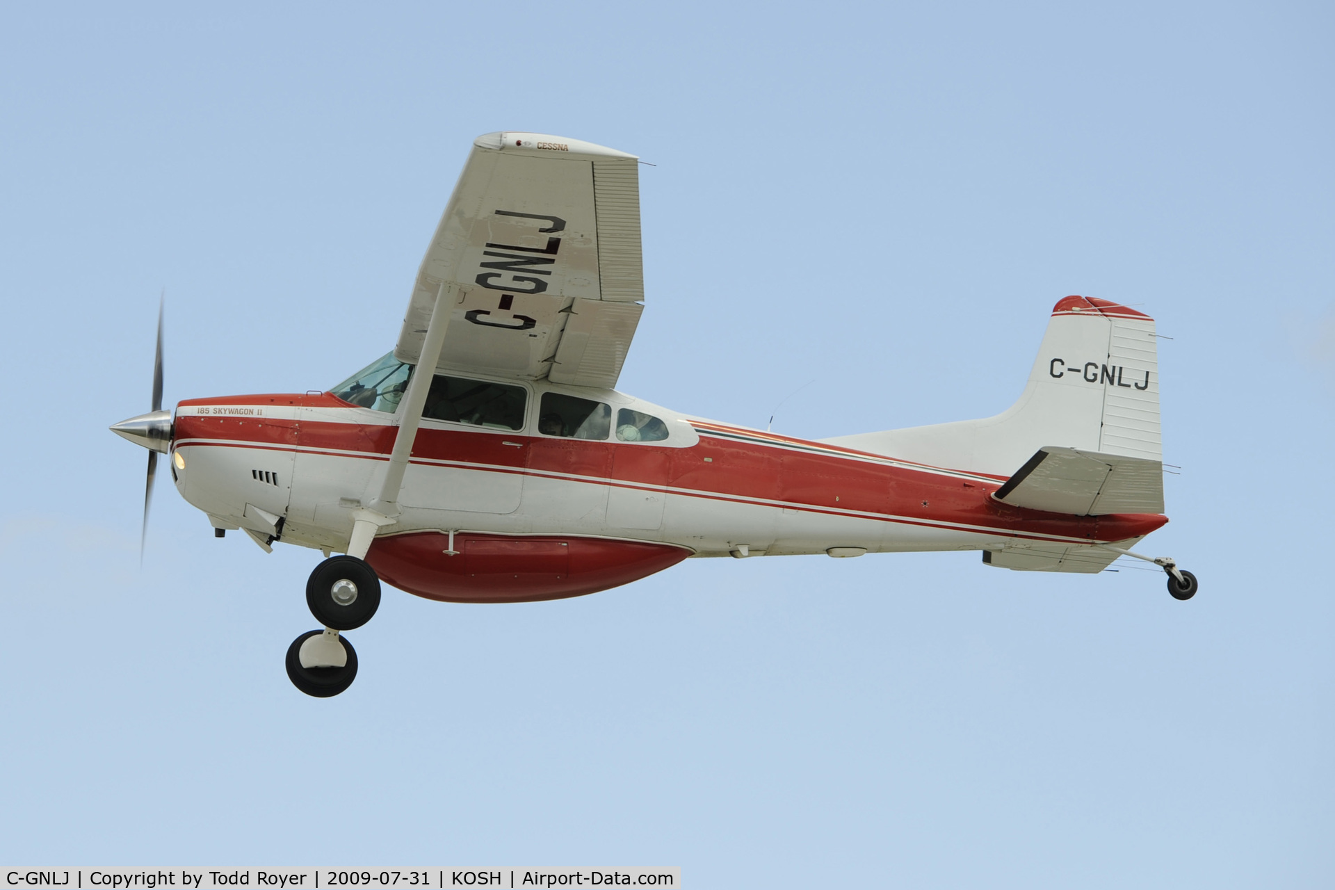 C-GNLJ, 1981 Cessna 180K Skywagon C/N 18053198, Departing OSH on 27