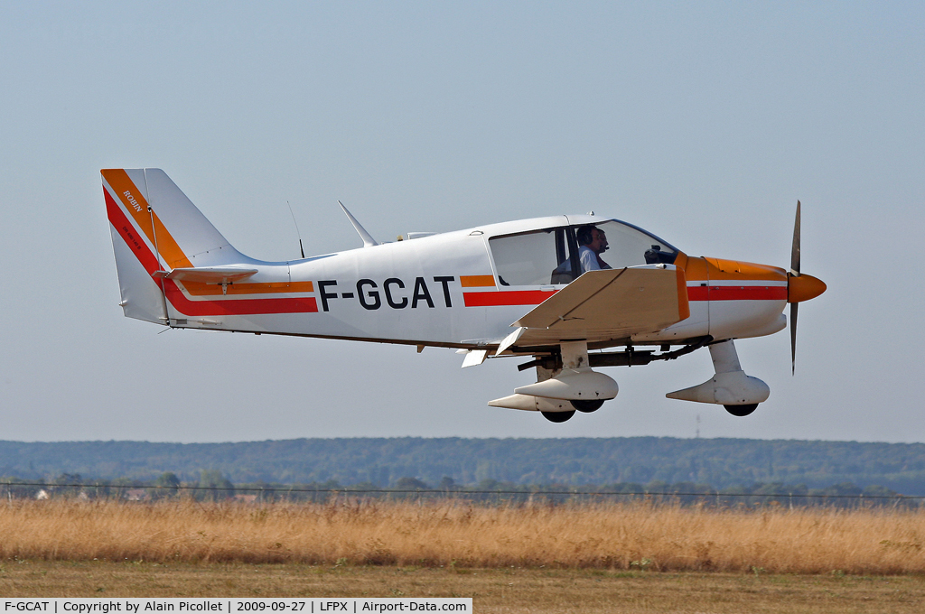 F-GCAT, Robin DR-400-140B Major C/N 1436, landing