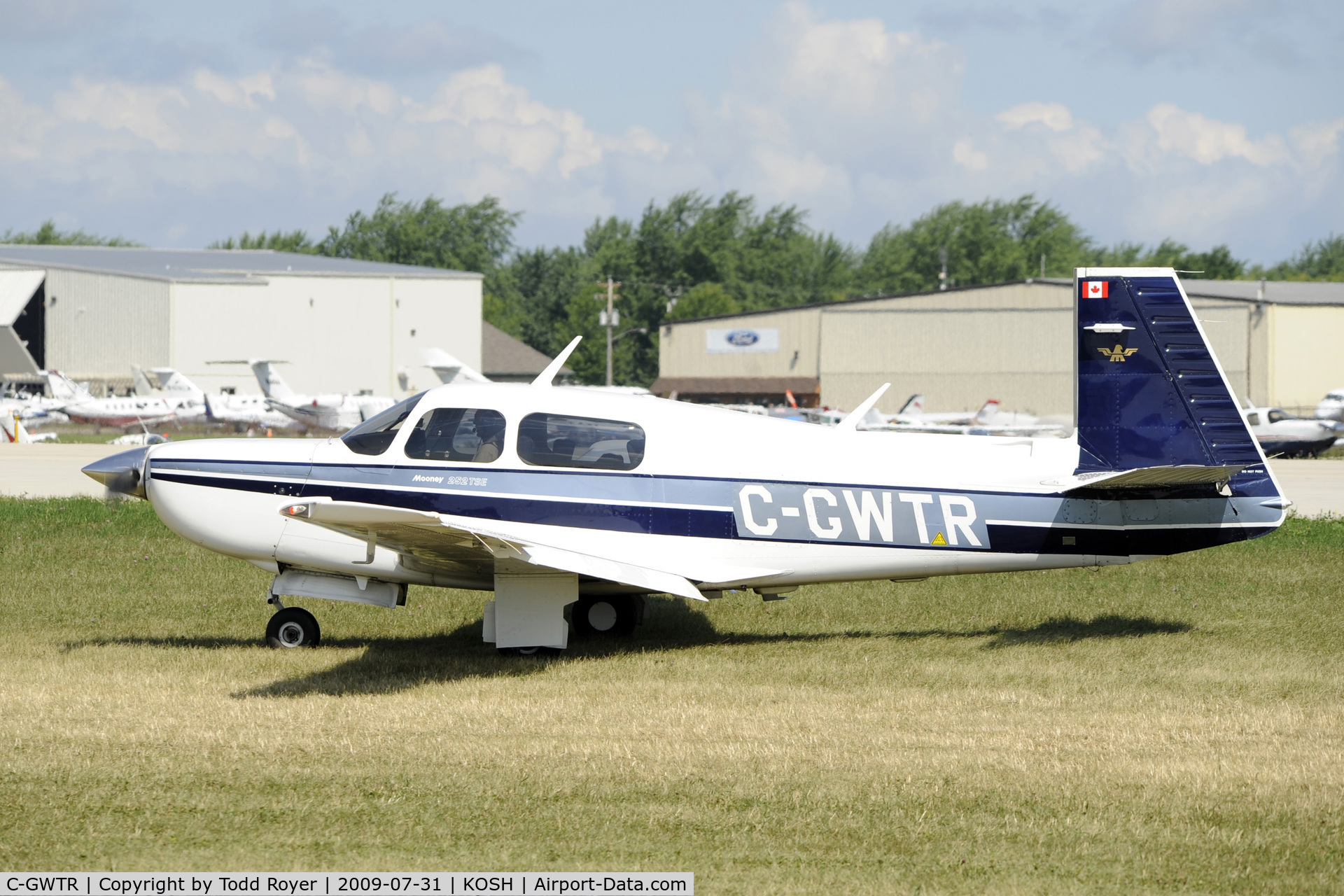 C-GWTR, 1988 Mooney M20K C/N 25-1181, Taxi to parking