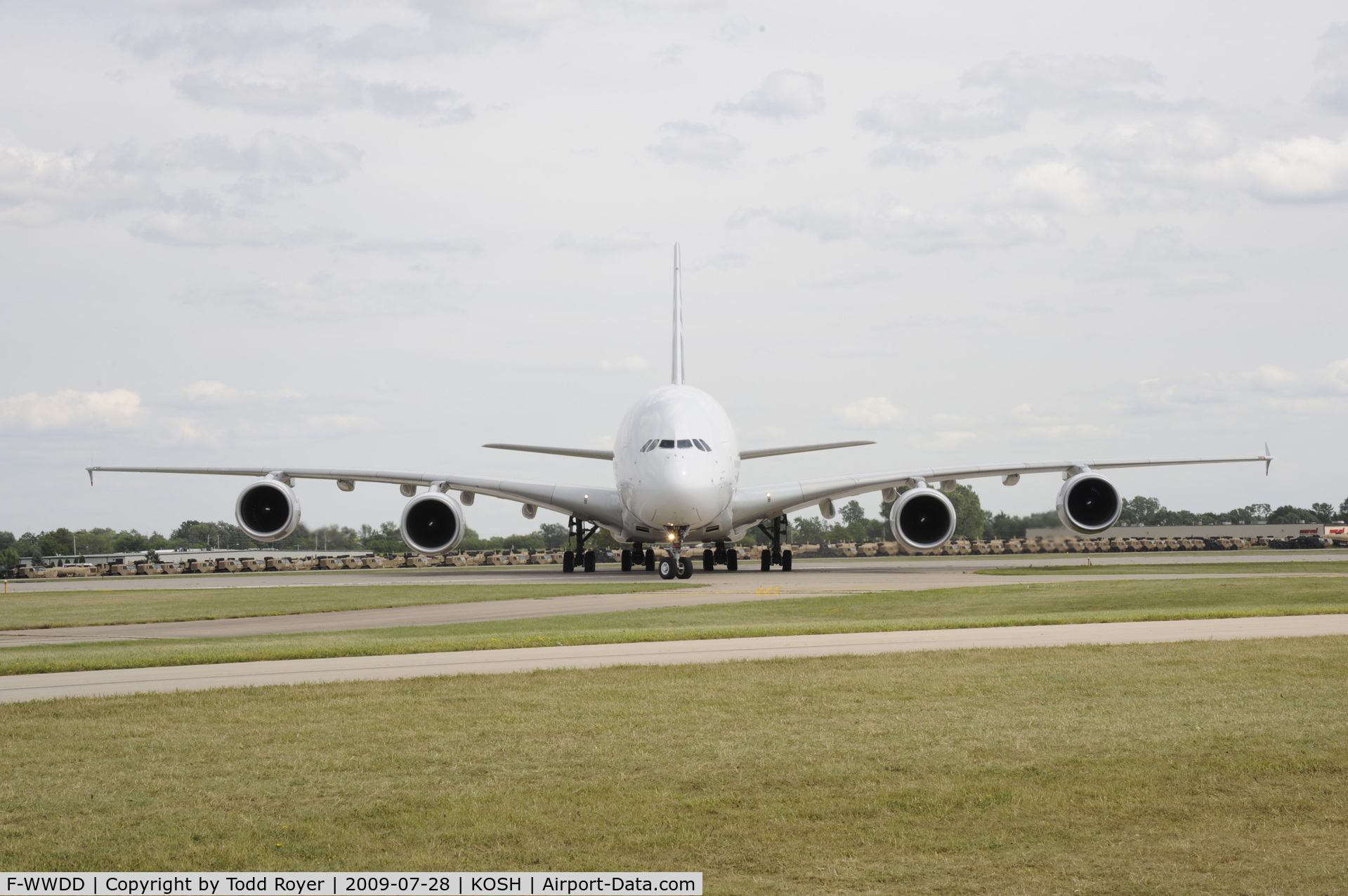 F-WWDD, 2005 Airbus A380-861 C/N 004, Landing 36 at OSH