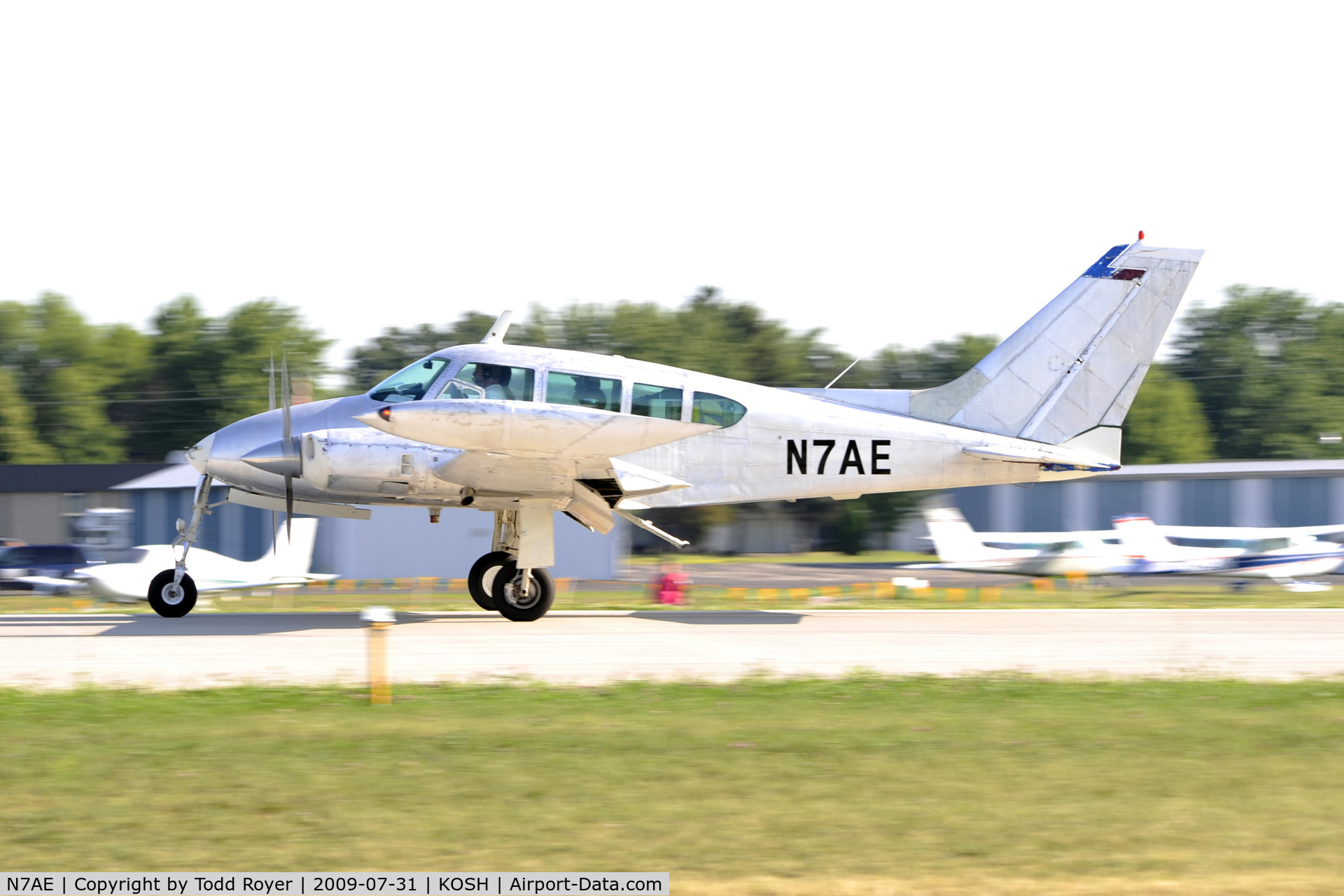 N7AE, 1965 Cessna 320D Executive Skyknight C/N 320D0033, Landing 27 at OSH