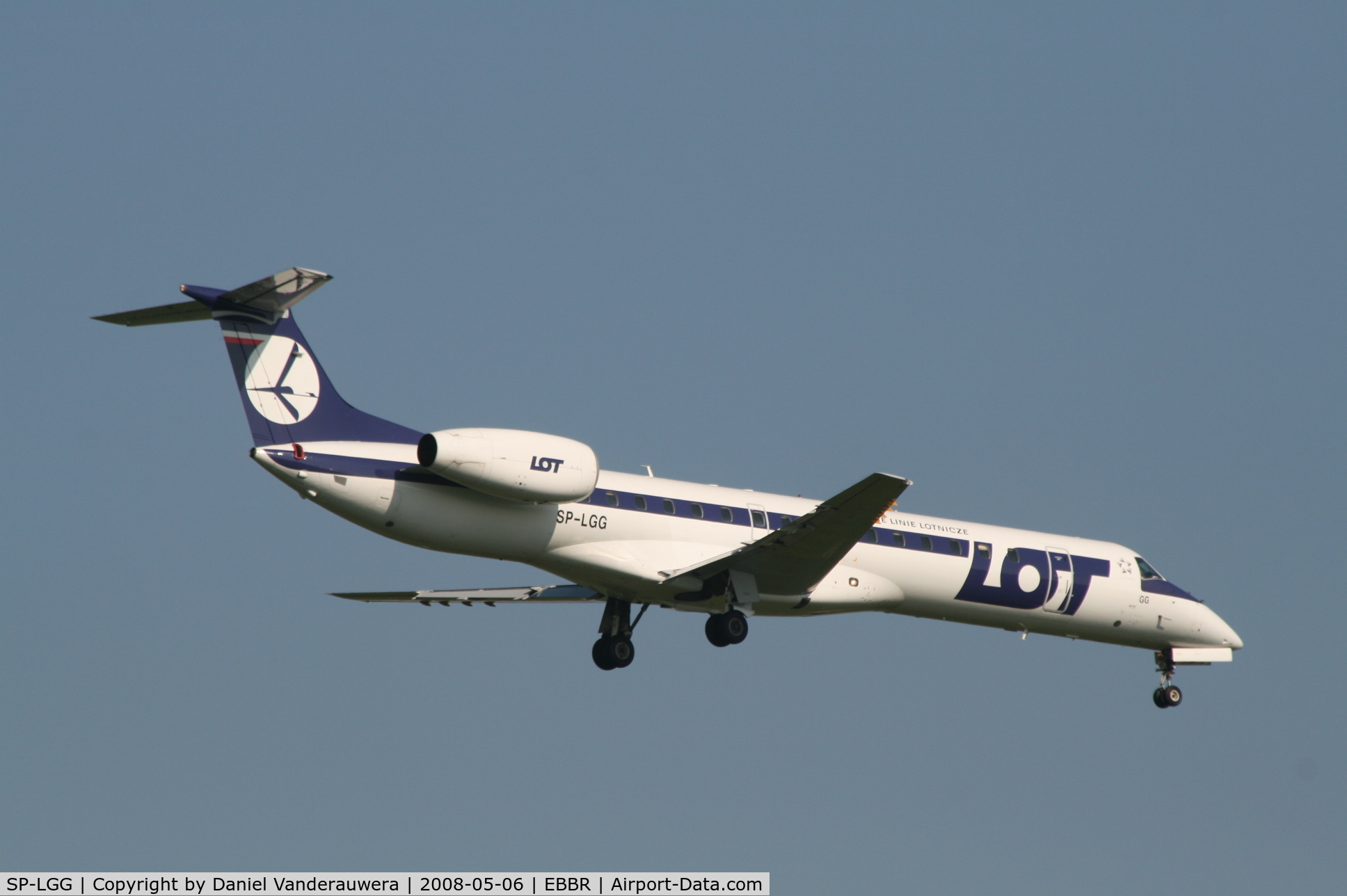 SP-LGG, 2000 Embraer ERJ-145MP (EMB-145MP) C/N 145319, flight LO239 is descending to rwy 02