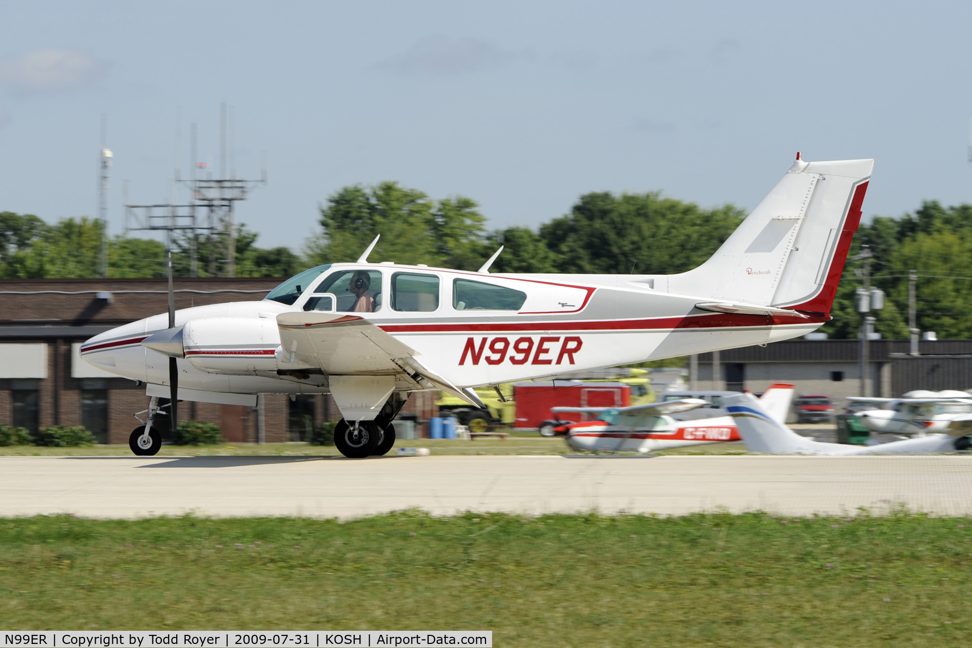 N99ER, 1969 Beech D55 Baron C/N TE-718, Landing 27 at OSH