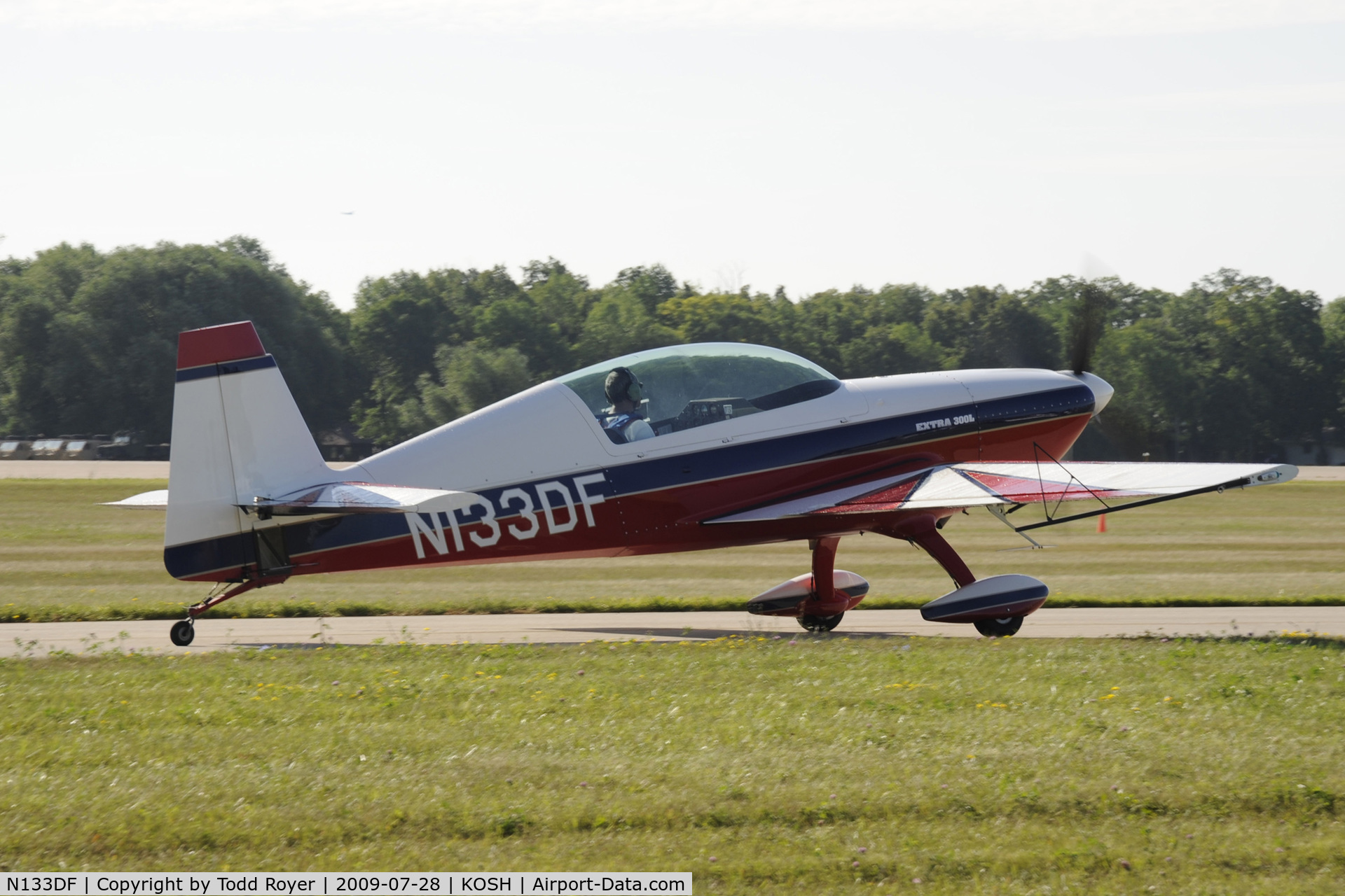 N133DF, 1996 Extra EA-300L C/N 030, Taxi for departure