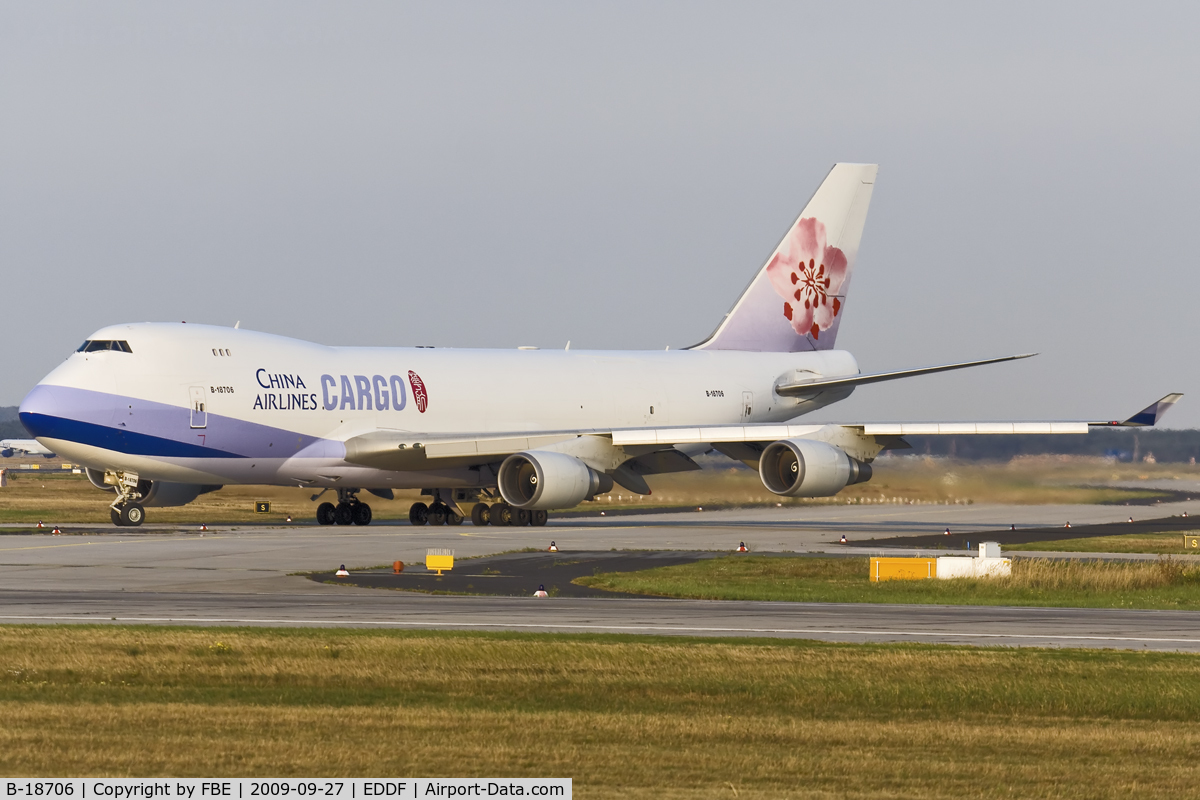 B-18706, 2001 Boeing 747-409F/SCD C/N 30763, taxying for take off from RW25R