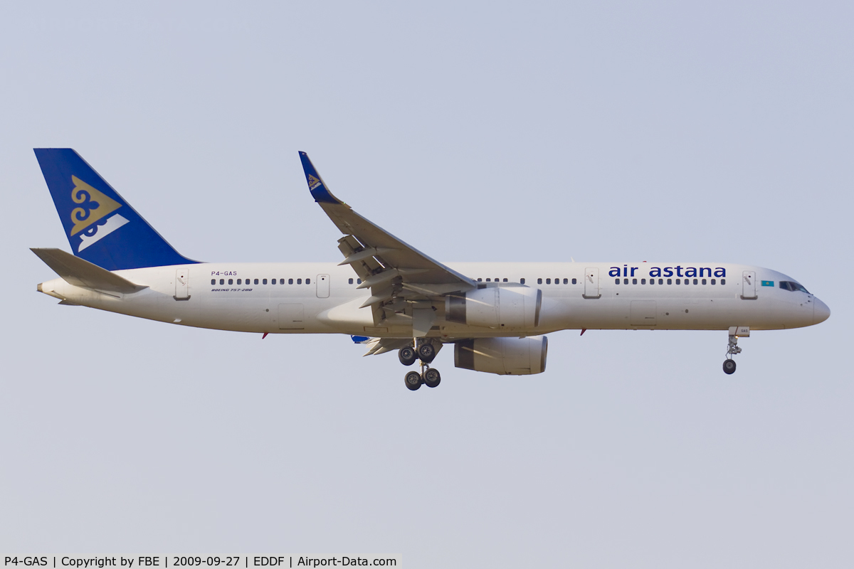 P4-GAS, 1996 Boeing 757-2G5 C/N 28112, short final RW25R