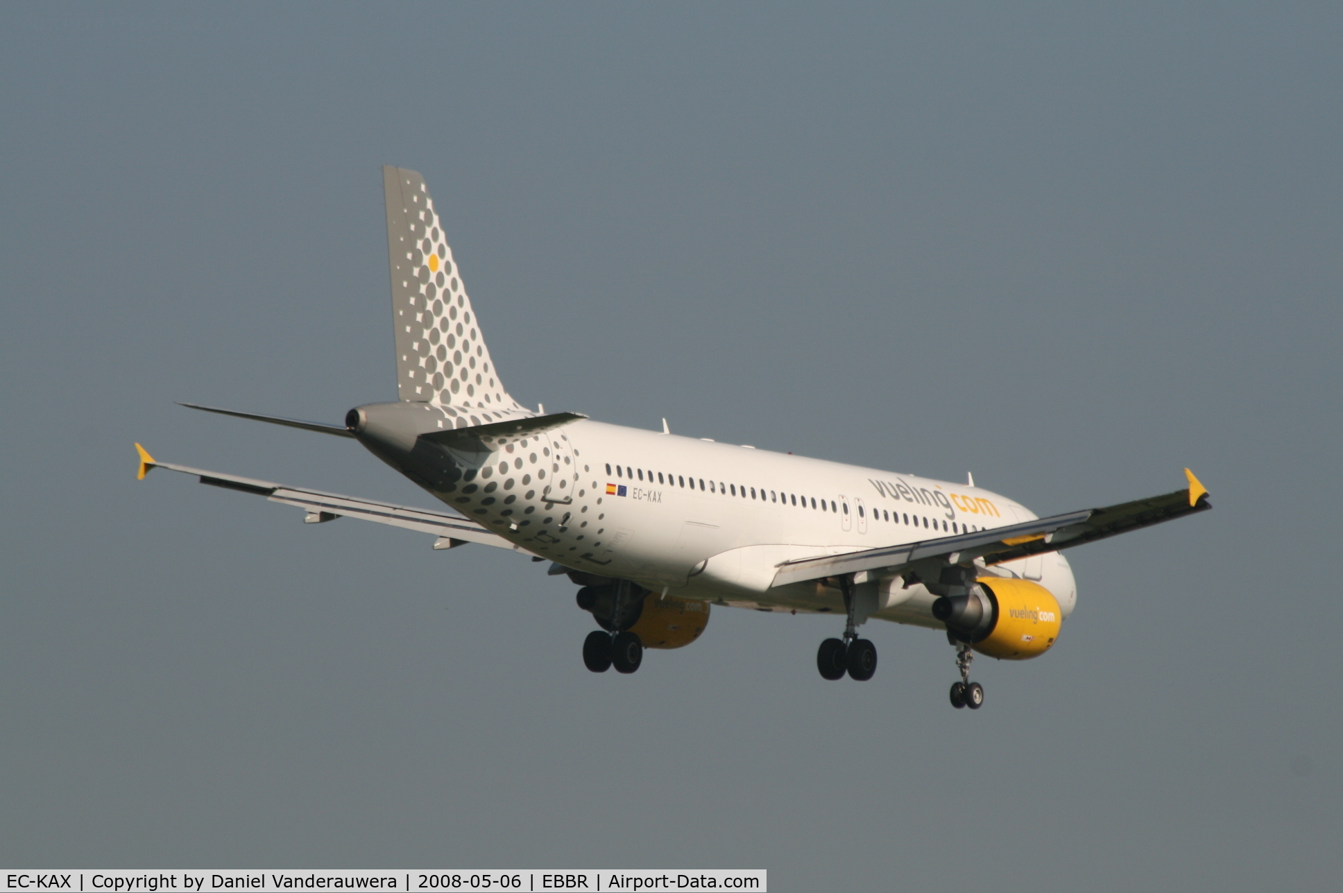 EC-KAX, 2007 Airbus A320-214 C/N 3040, flight VY5210 is descending to rwy 02