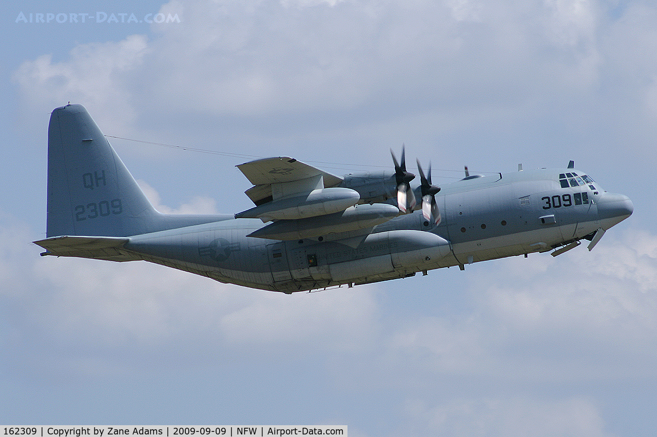 162309, 1982 Lockheed KC-130T Hercules C/N 382-4973, US Navy C-130 departing Carswell Field / NAS Ft. Worth