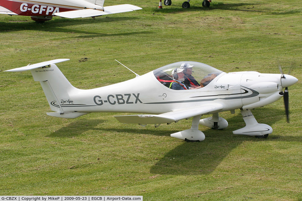 G-CBZX, 2005 Dyn'Aero MCR-01 ULC Banbi C/N PFA 301B-13957, Lunch stop on the way North.