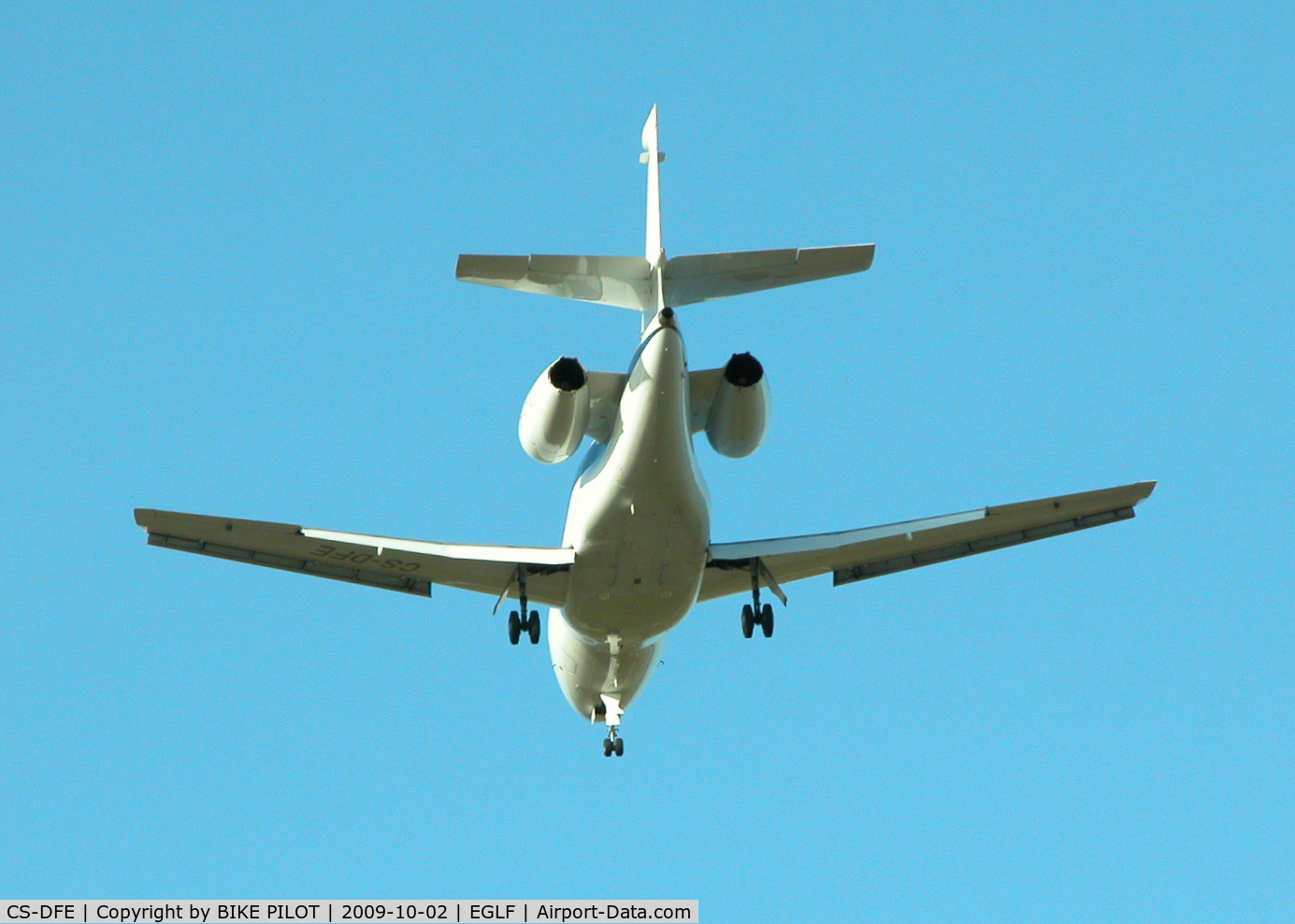 CS-DFE, 2003 Dassault Falcon 2000 C/N 205, FINALS FOR RWY 24. NETJETS TRANSPORTES AEREOS